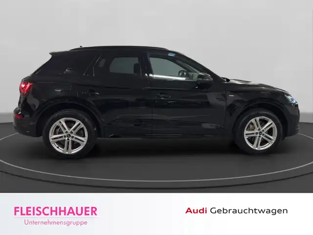Audi Q5 view 8