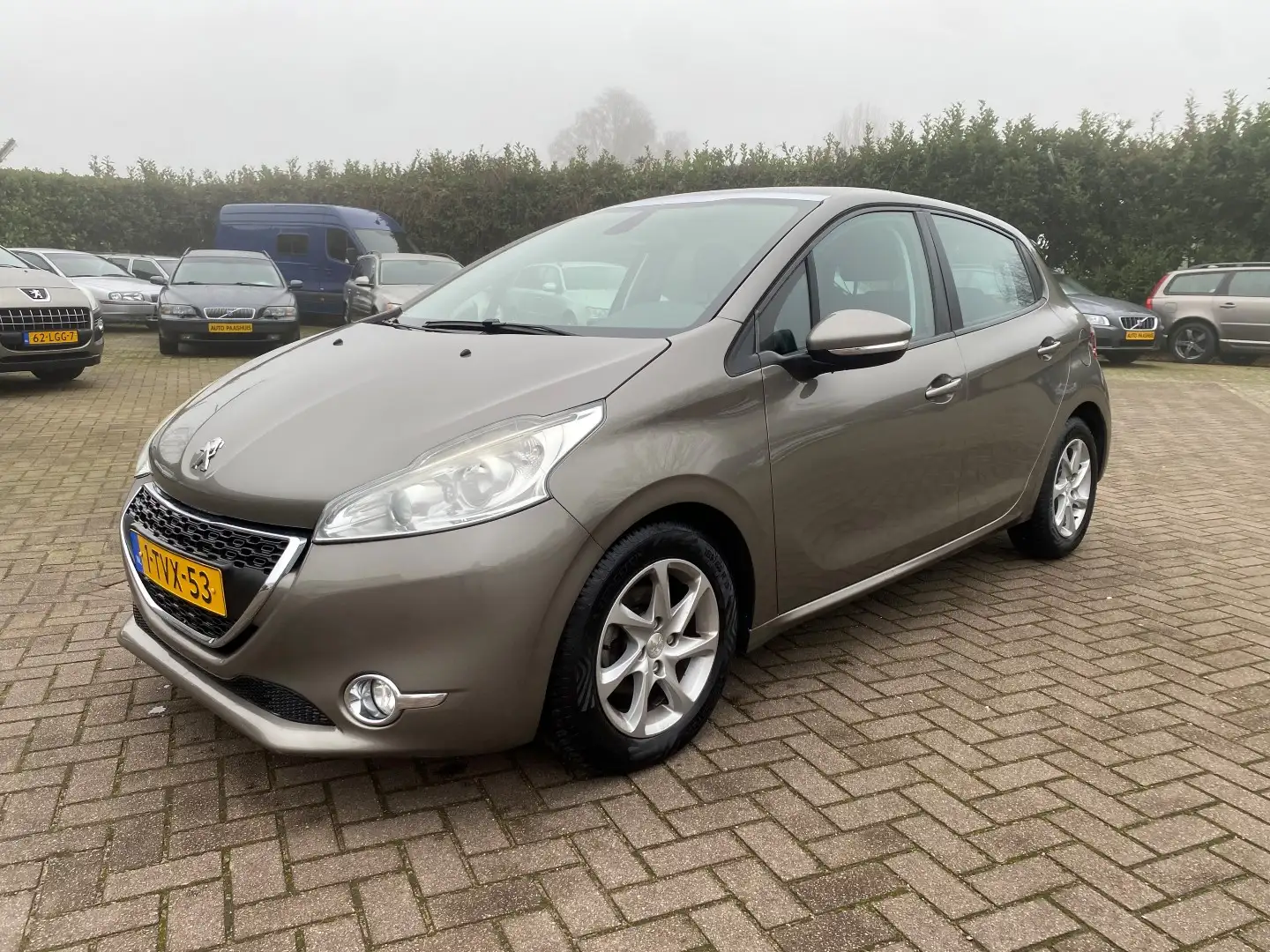 Peugeot 208 1.2 e-VTi Active Navi / Pano.dak APK nieuw Grijs - 1