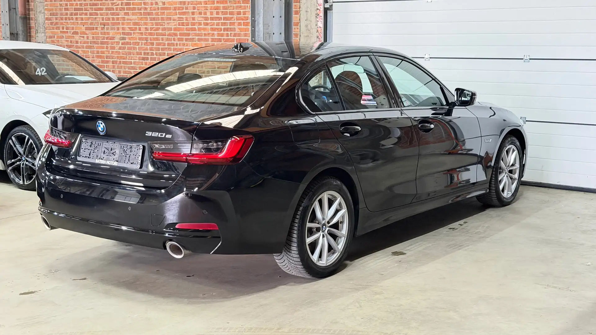 BMW 320 e Plug in Hybride Benzine Facelift Automaat Noir - 2