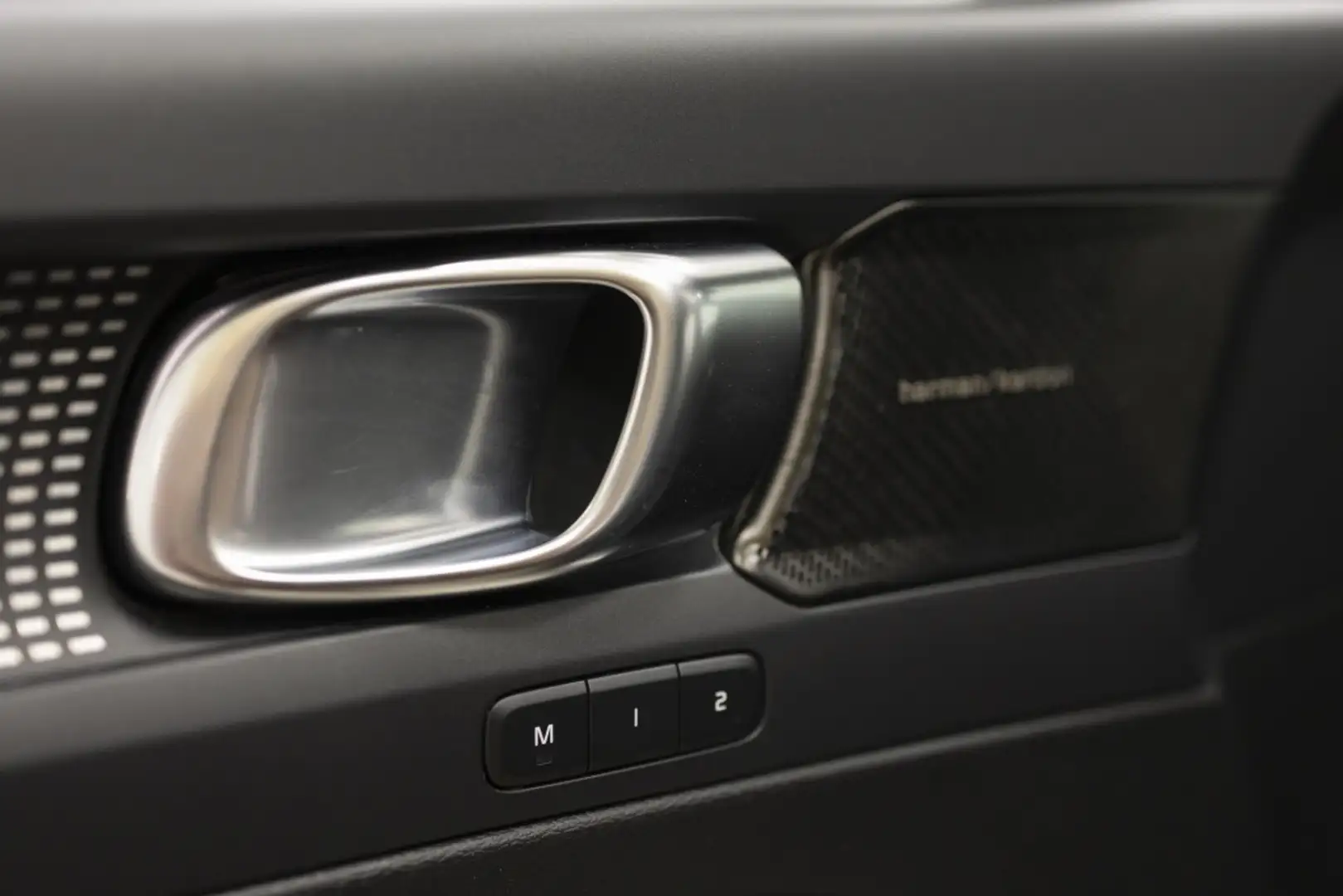Volvo XC40 P8 Recharge Pro Twin Eléctrico Puro AWD Negro - 2