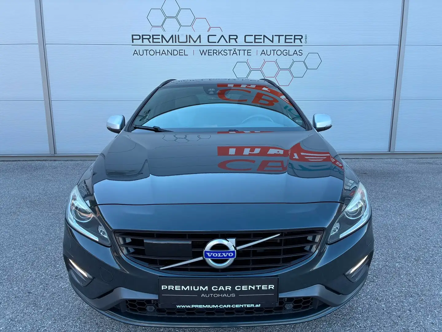 Volvo V60 2,0 D4 Momentum R-Design DIGI-TACHO / LEDER / LED Grau - 2