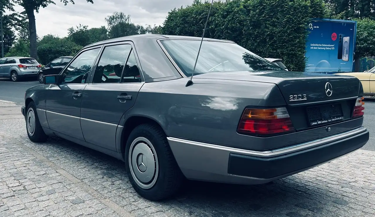 Mercedes-Benz E 230, foto 4