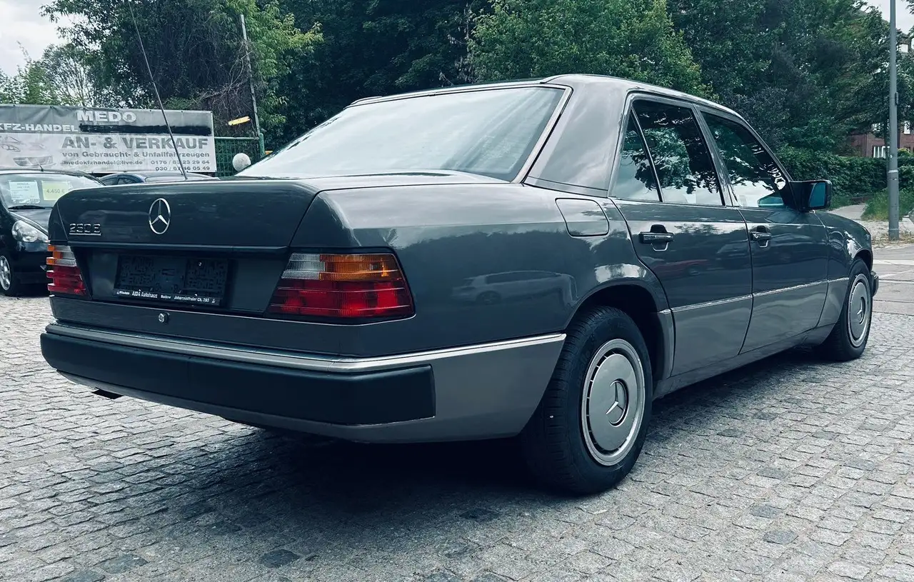Mercedes-Benz E 230, foto 6