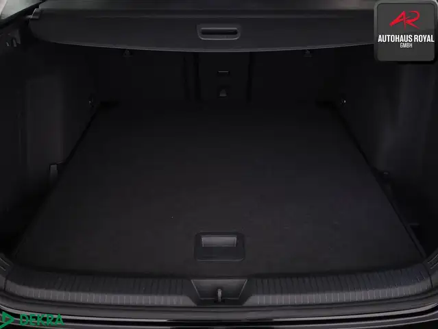 Volkswagen Golf view 13