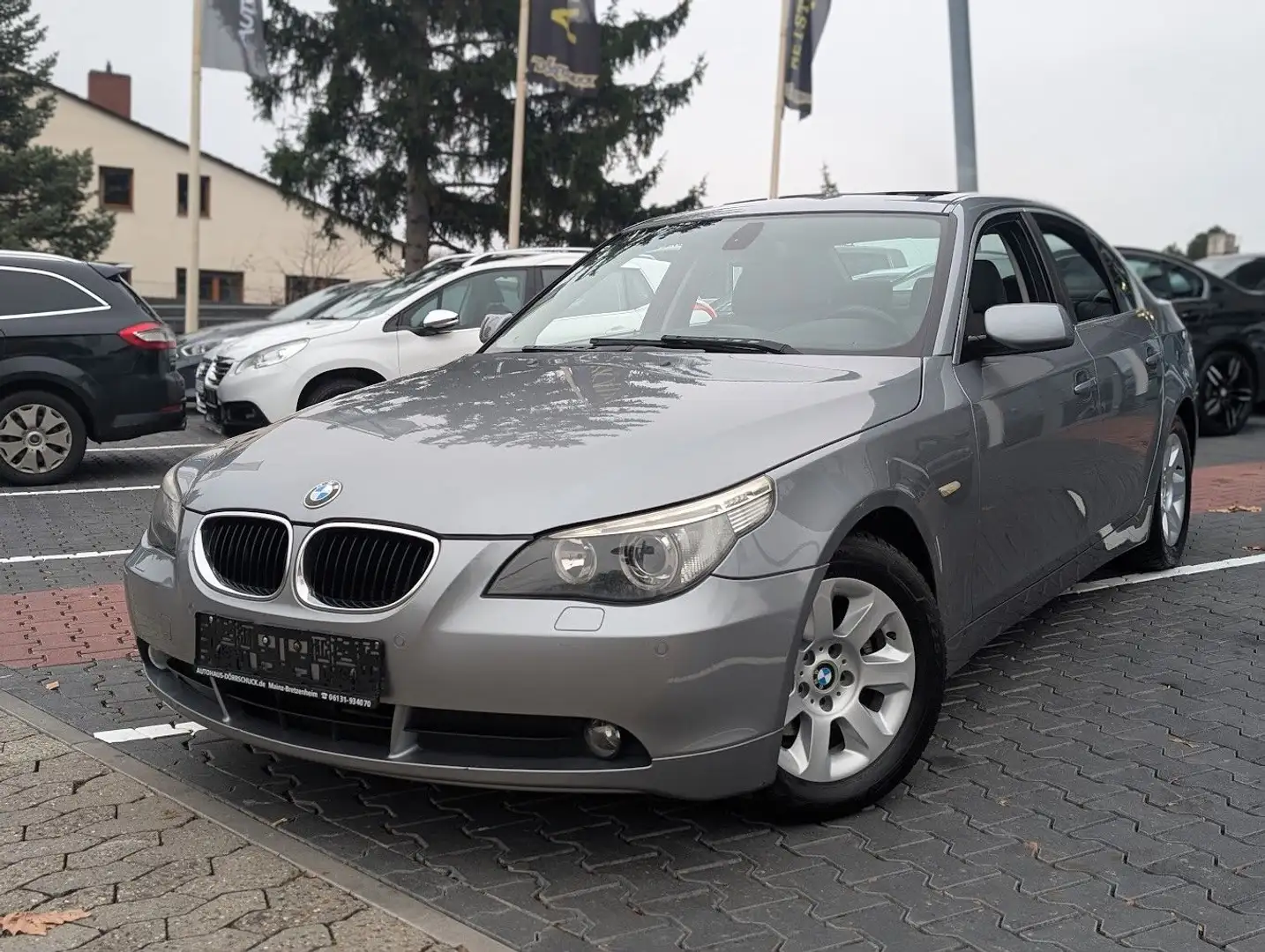 BMW 523 i Lim. Xenon. Klimaaut. Temp. Sitzh. Grau - 2