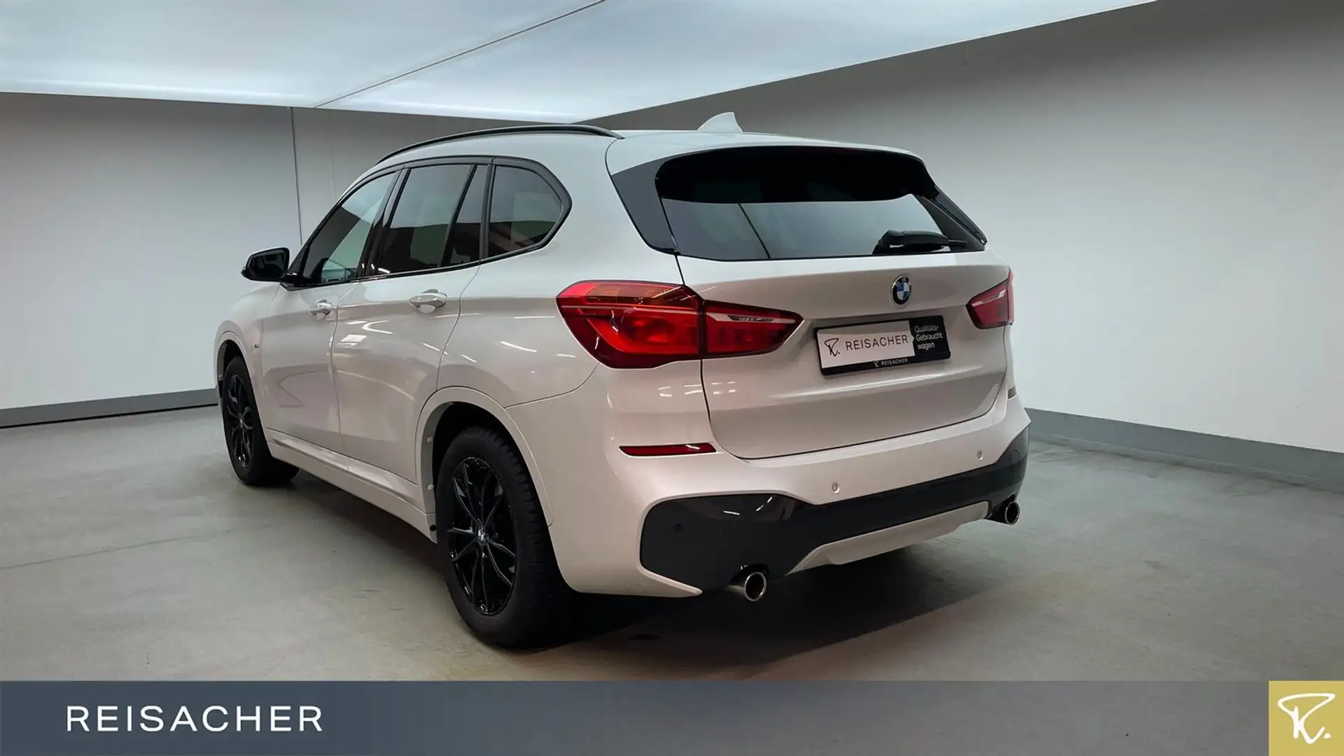 BMW X1 sDrive20i A M-Sport,M-Sport,Pano,AHK,LM,Autom Weiß - 2