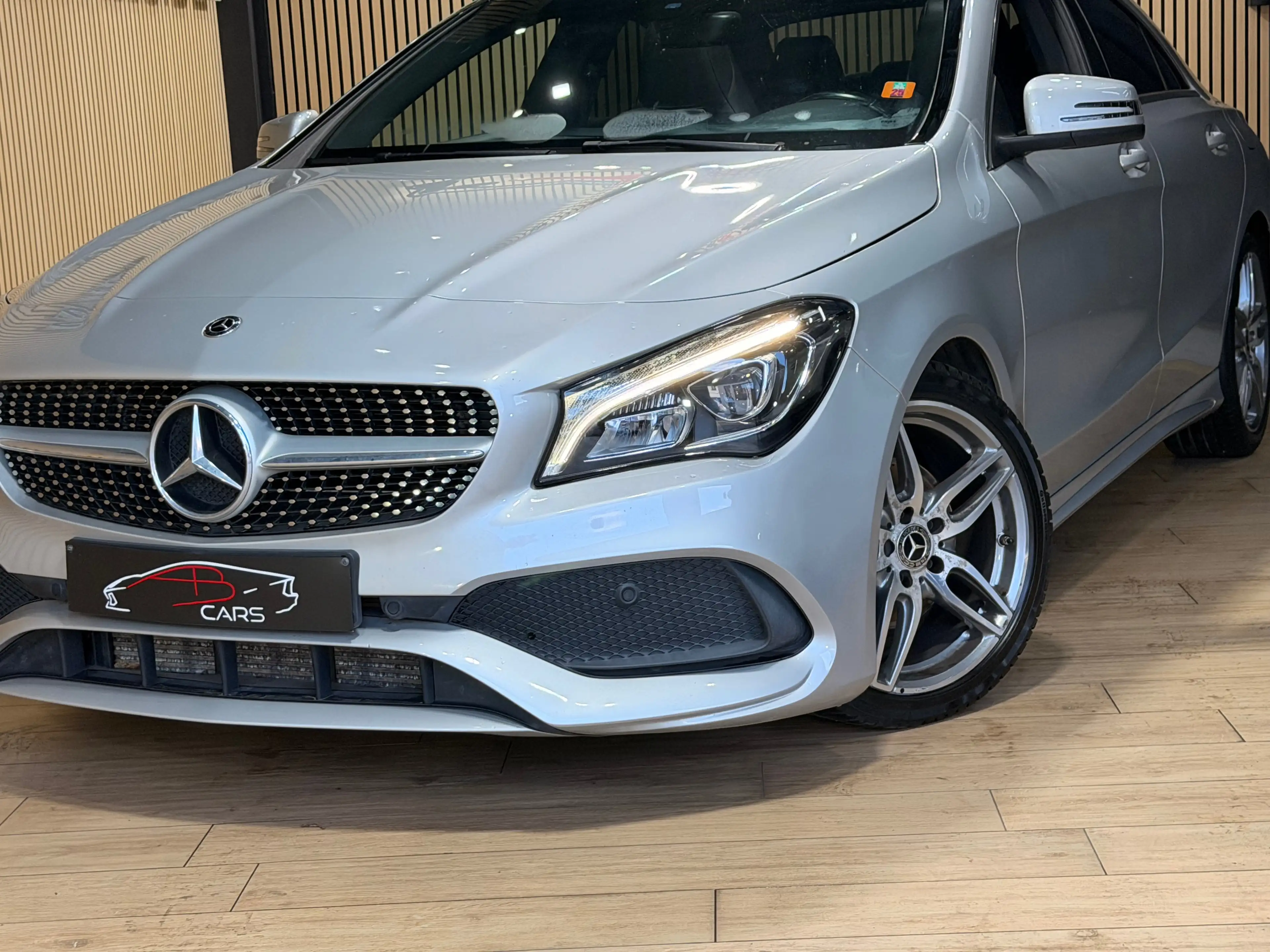 Mercedes-Benz CLA 200 D * PACK AMG * 1ER PROPRIETAIRE * — photo 4