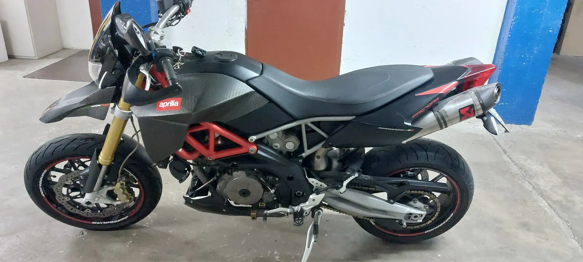 Aprilia Dorsoduro factory Nero - 2