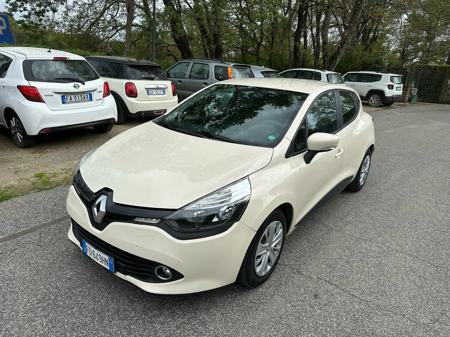 Renault Clio DISTRIBUZIONE FATTA PERFETTA IN TUTTO AFFARE bež - 1