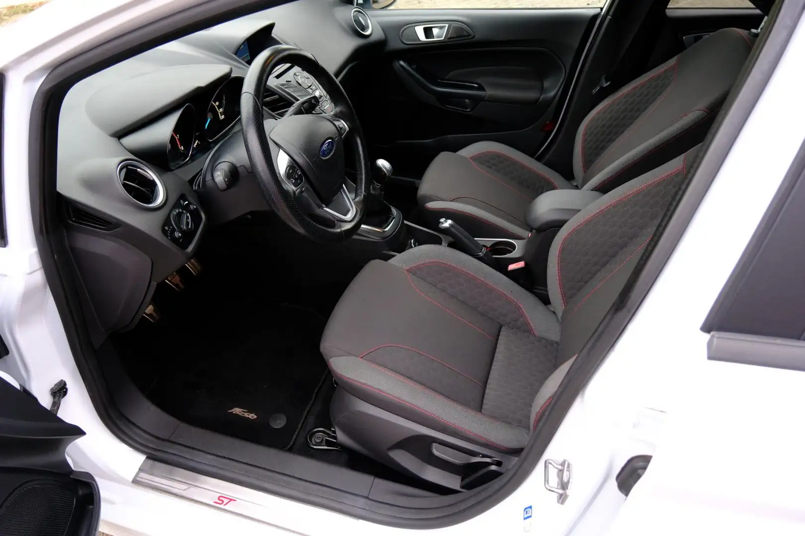 Ford Fiesta 1.0 101pk EcoBoost ST Line 5-drs Navi|Clima|Cruise Wit - 2