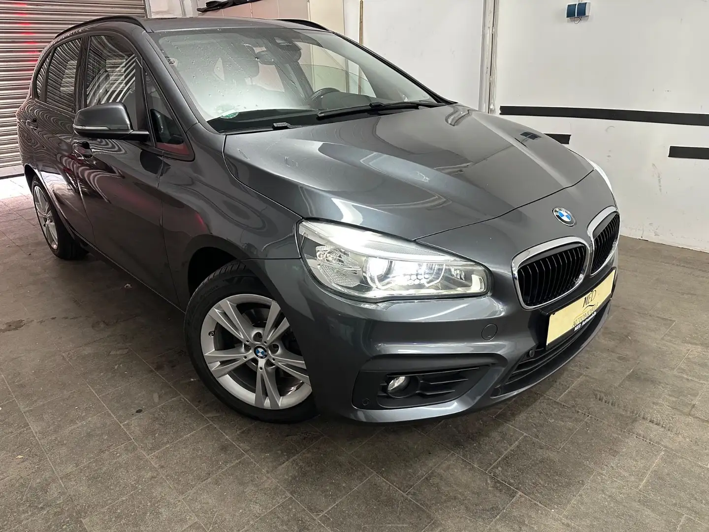 BMW 218 Baureihe 2 Active Tourer 218 i Advantage Grau - 1