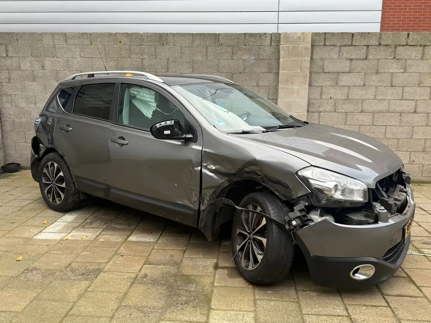 Nissan Qashqai 1.6 Connect Edition NAVI PANO CLIMATE CRUISE Grijs - 2