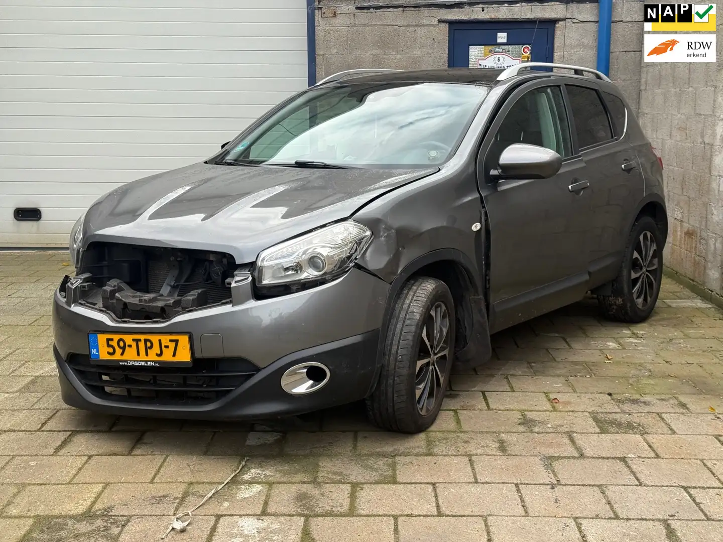 Nissan Qashqai 1.6 Connect Edition NAVI PANO CLIMATE CRUISE Grijs - 1