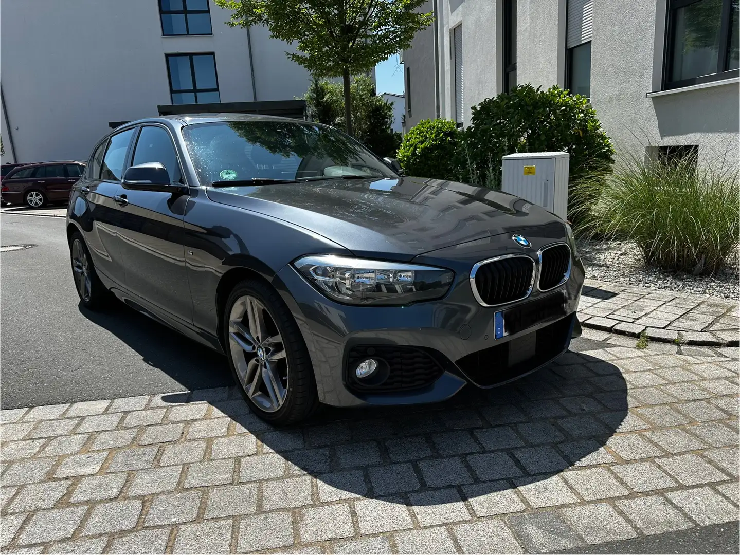 BMW 120 120 d xDrive M Sport Grau - 1