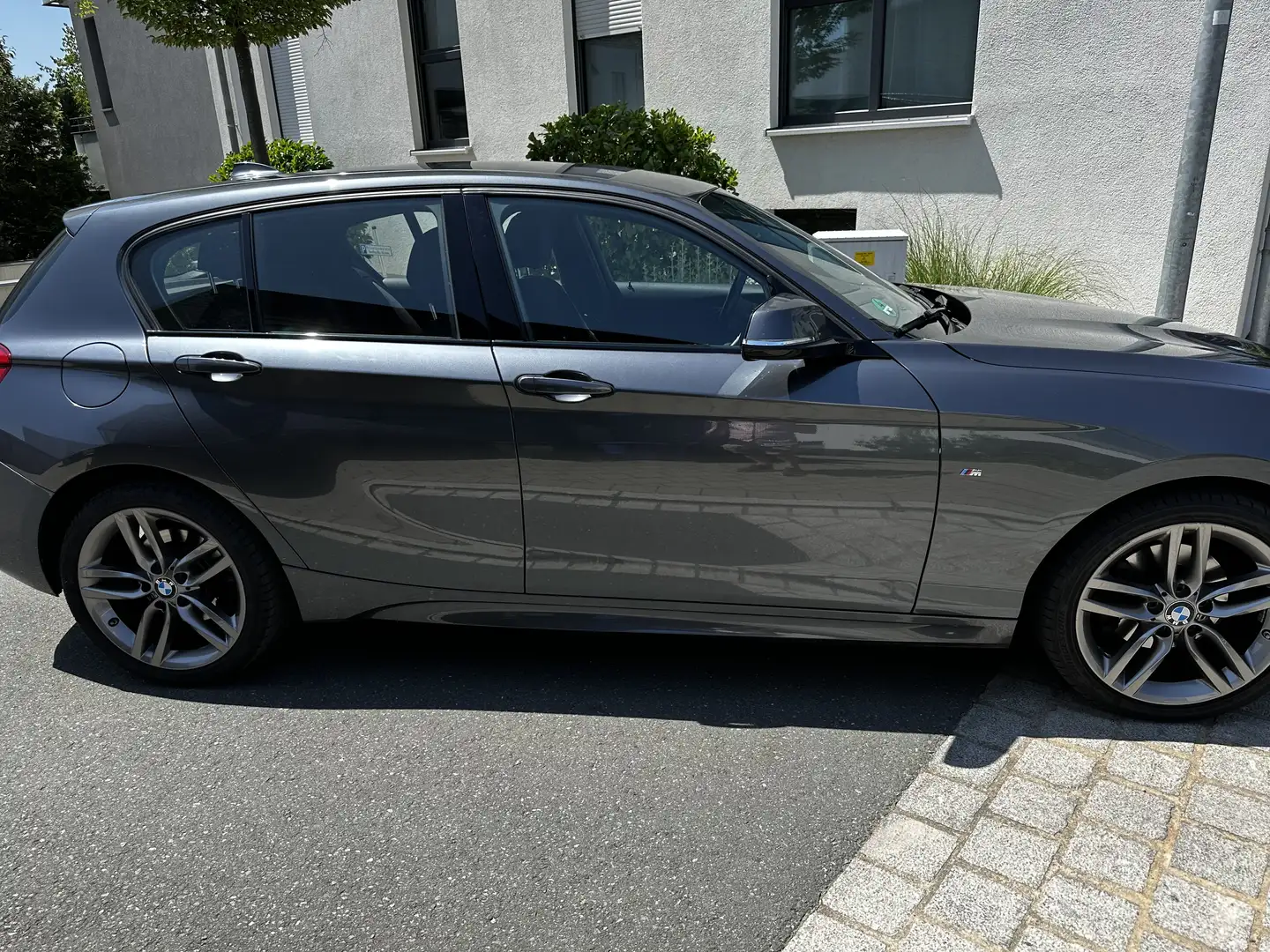 BMW 120 120 d xDrive M Sport Grau - 2