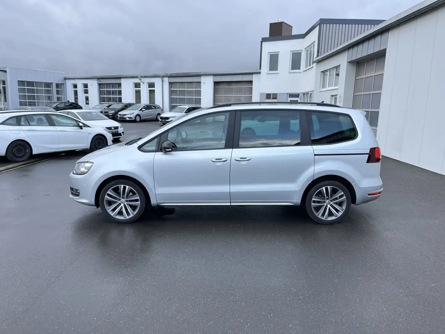 Volkswagen Sharan 2.0 TDI DSG Highline Black Style 235€ m. 20% Anz Silver - 2