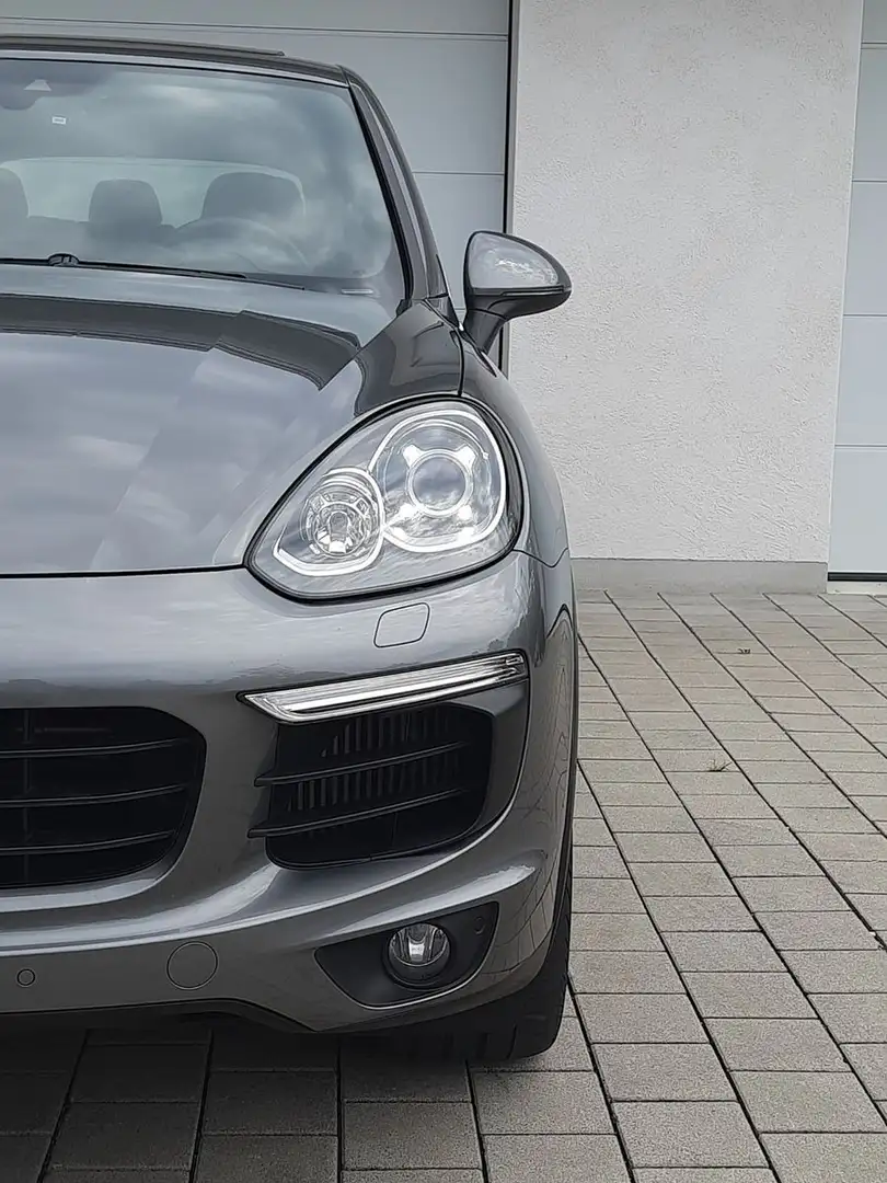 Porsche Cayenne S 4.2d/Pano/Kam/Bi-Xen/Bose/21" Сірий - 1