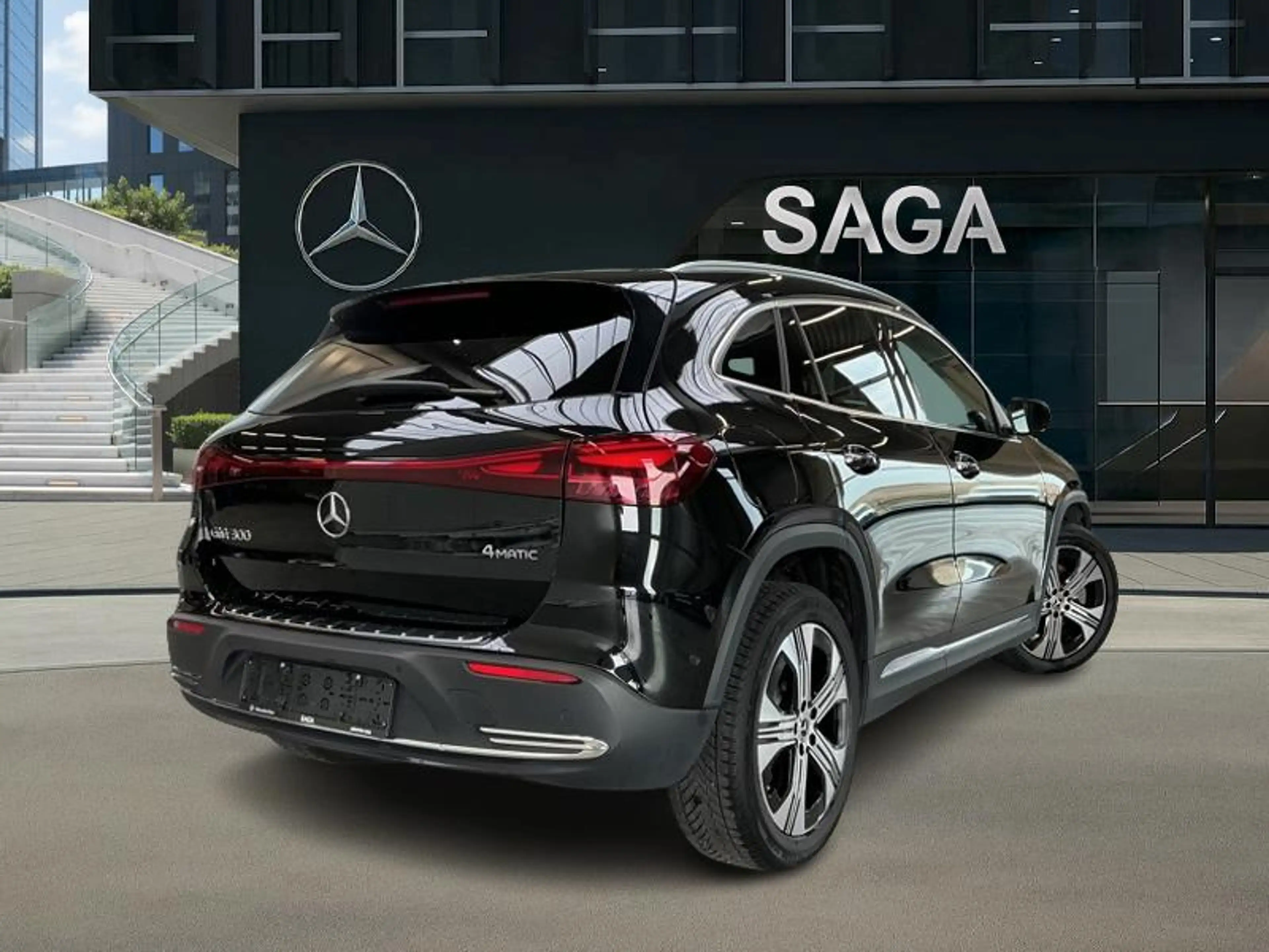 Mercedes-Benz EQA 300 4MATIC Luxury Line — photo 2