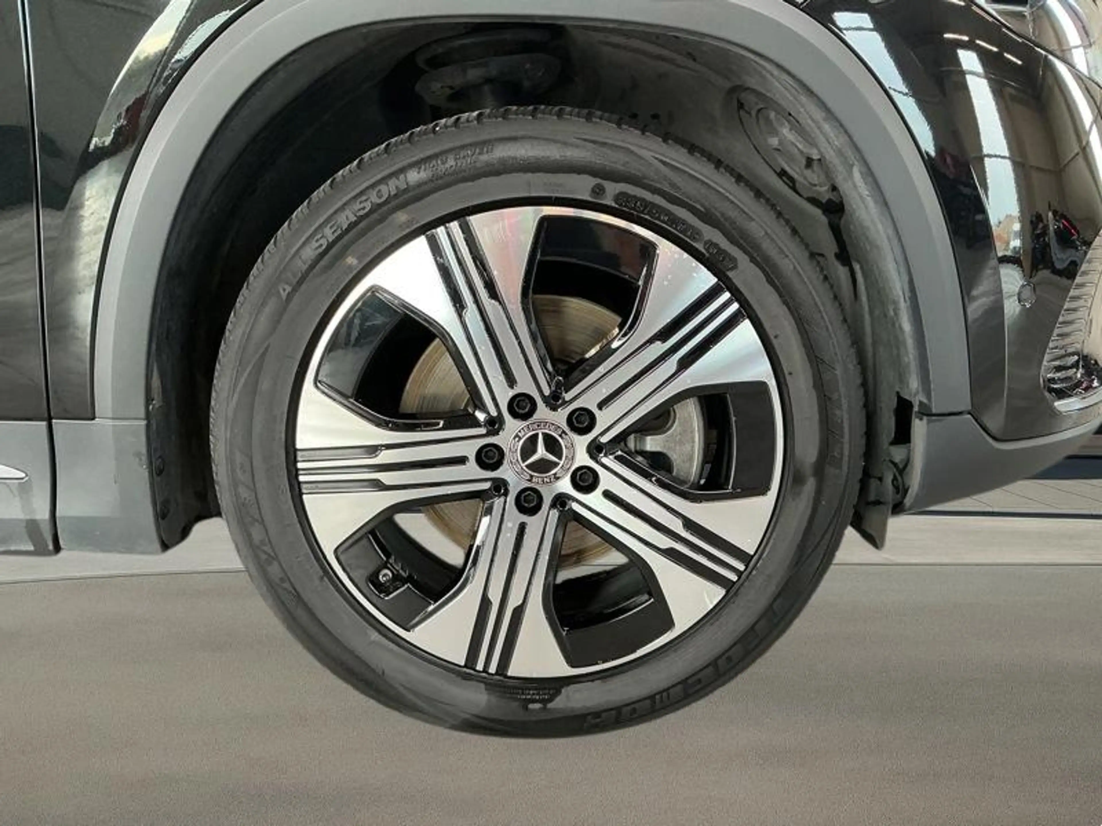 Mercedes-Benz EQA 300 4MATIC Luxury Line — photo 8