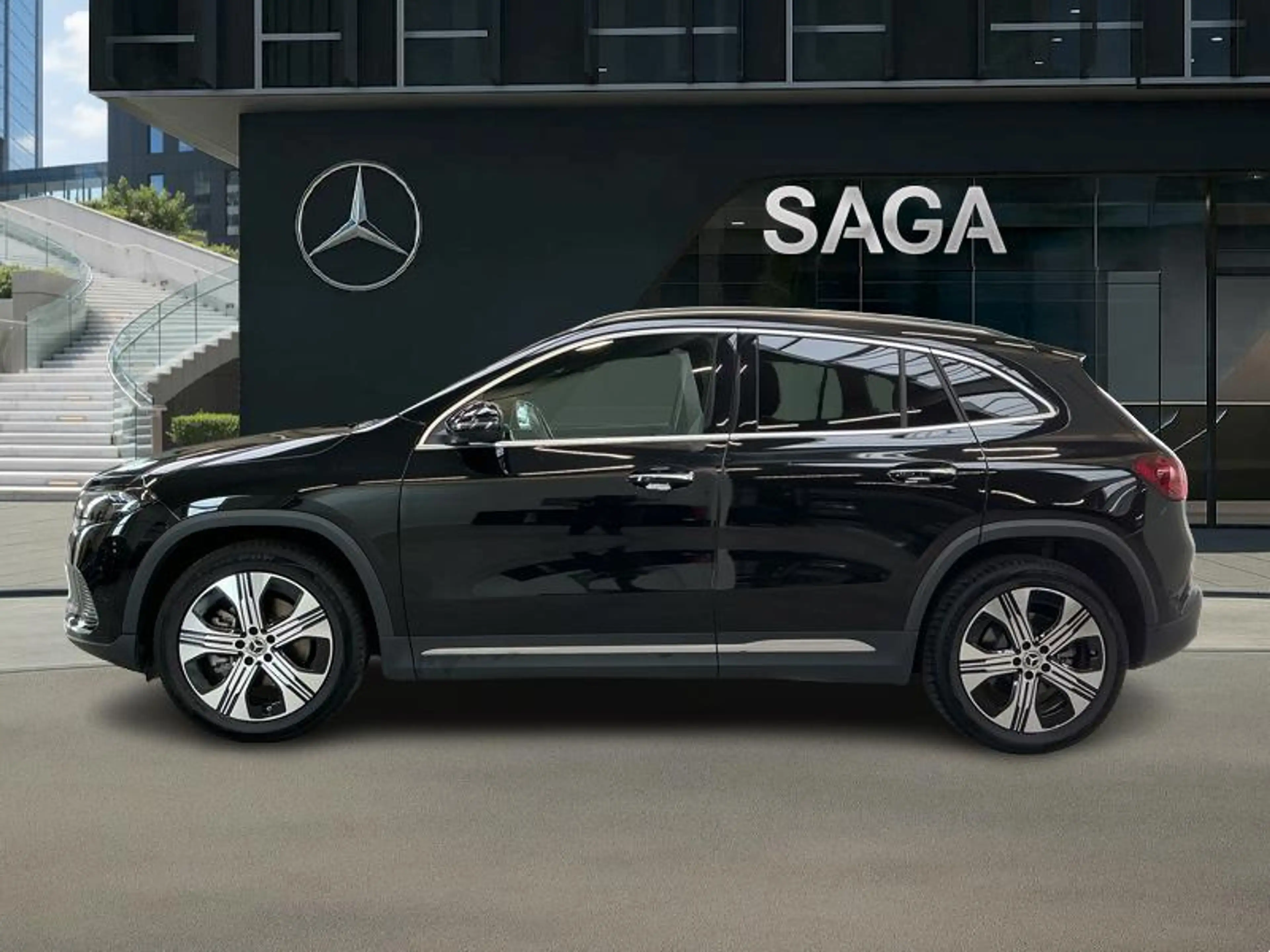 Mercedes-Benz EQA 300 4MATIC Luxury Line — photo 4