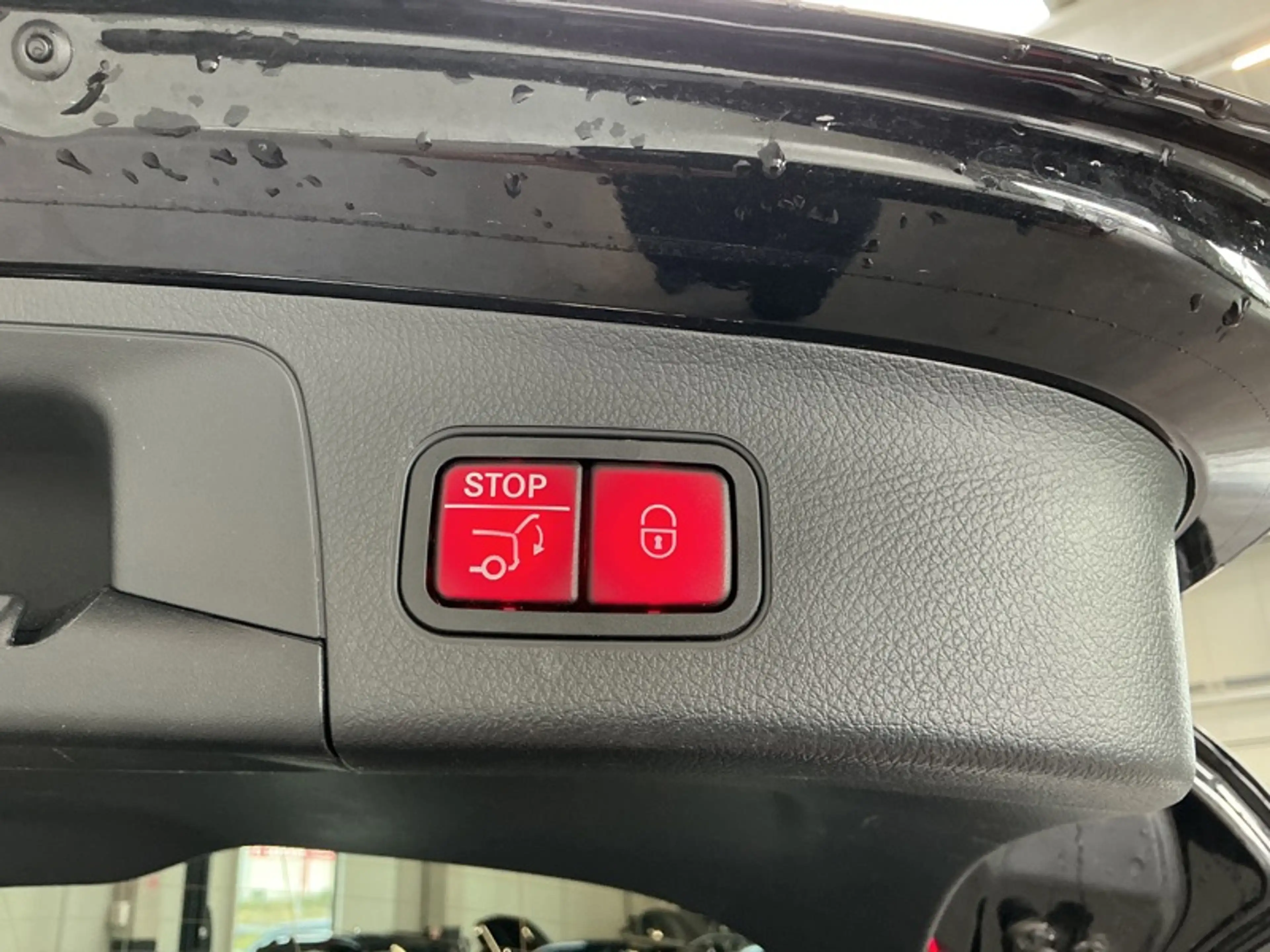 Mercedes-Benz EQA 300 4MATIC Luxury Line — photo 12