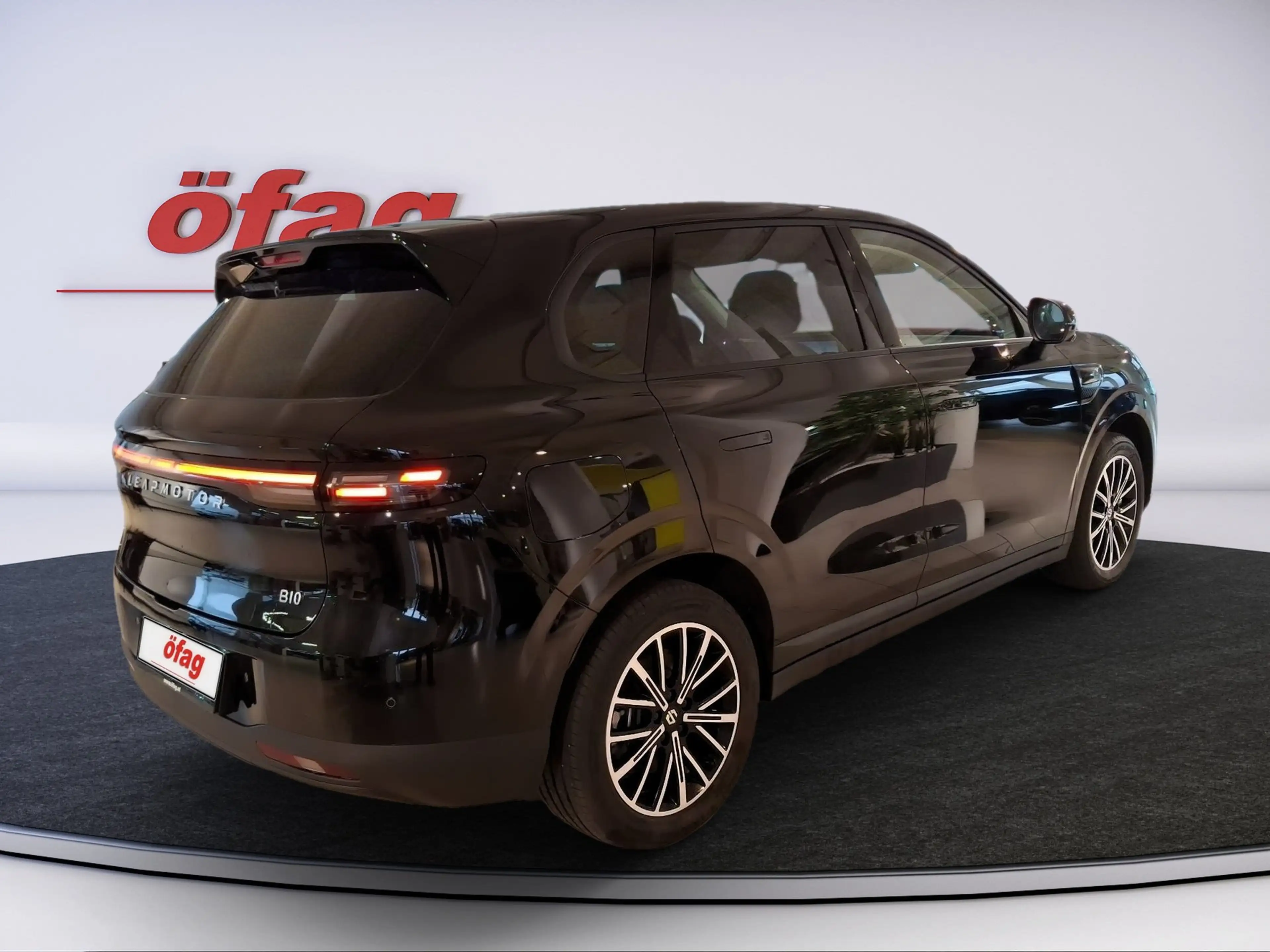 Leapmotor B10 67,1 kWh Design Pro Max ACC+LED+Navi+Pano+LM — photo 6