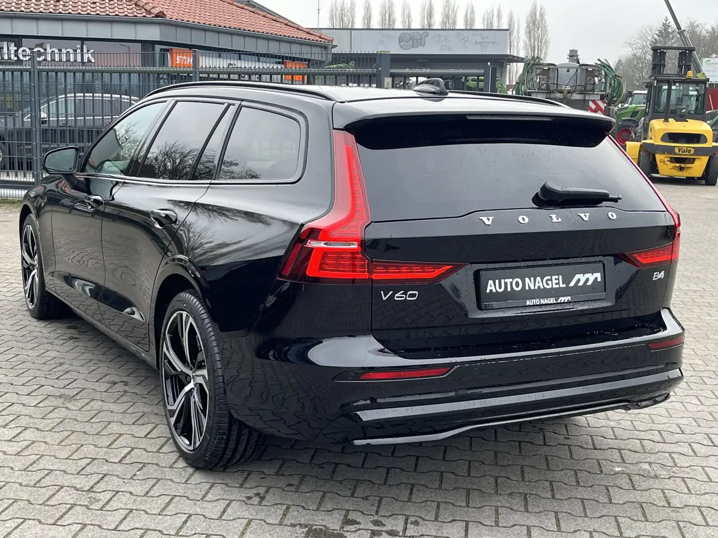 Volvo V60 V60 B4 Autom. Plus Dark LED|NAVI|SITZHEIZUNG|19| Negro - 2
