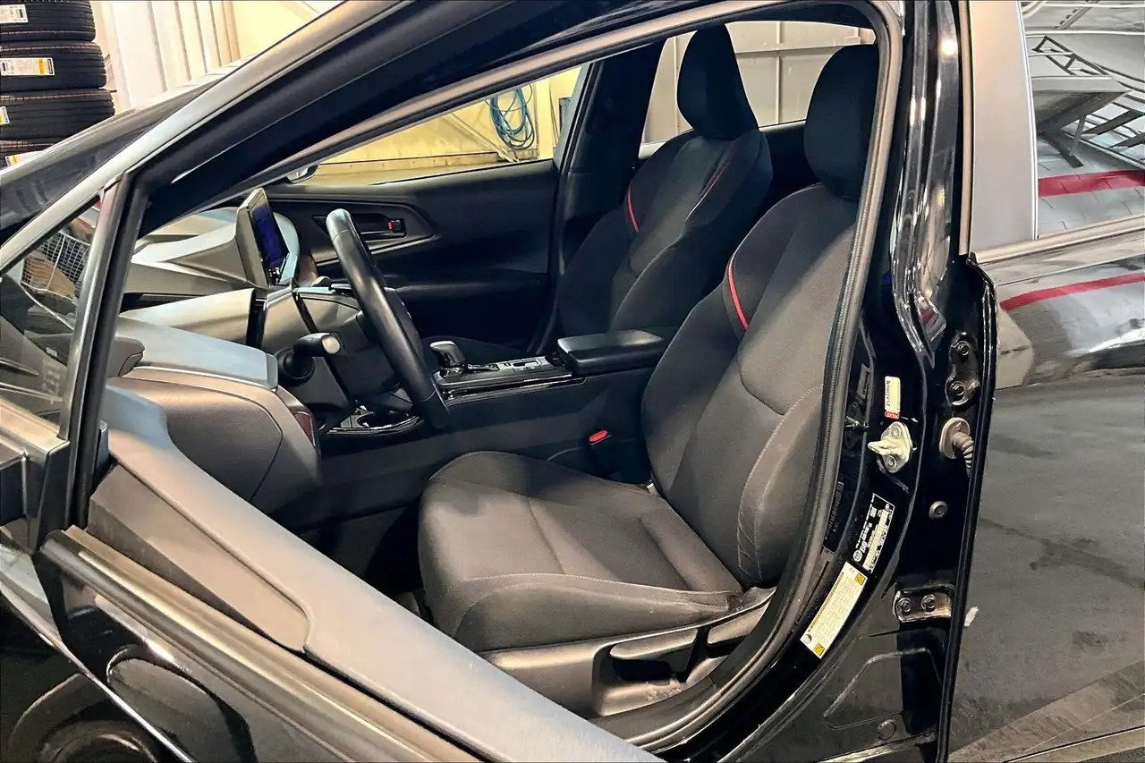 Toyota Prius Prime снимка Toyota Prius Prime