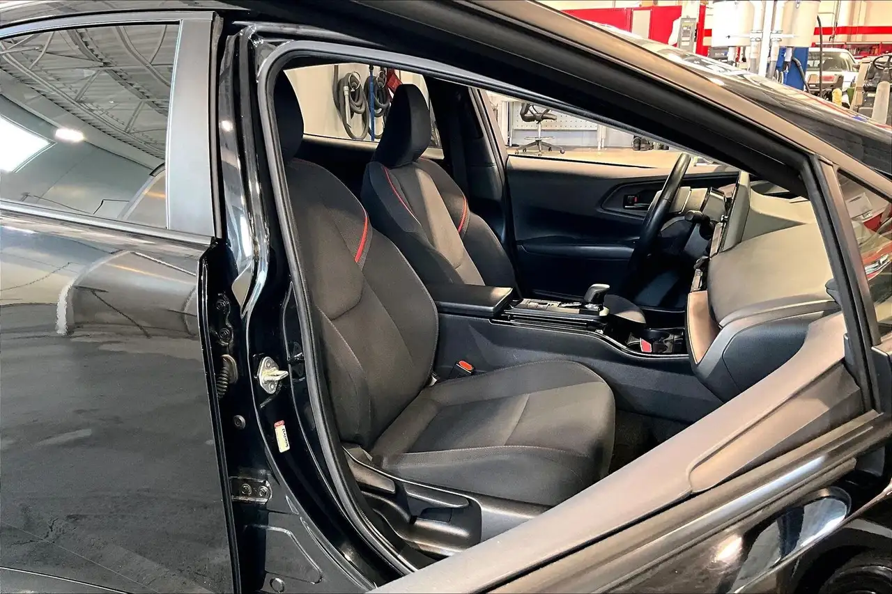 Toyota Prius Prime снимка Toyota Prius Prime