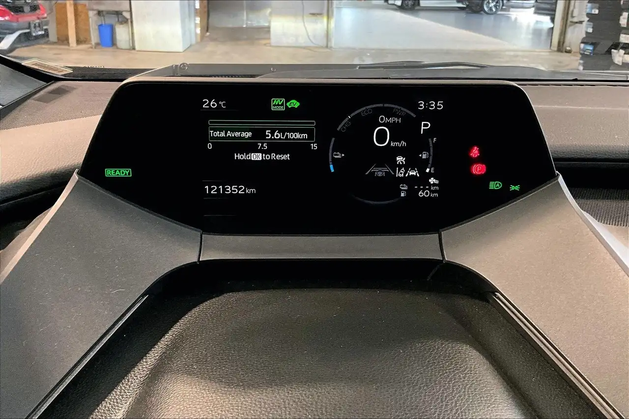Toyota Prius Prime снимка Toyota Prius Prime
