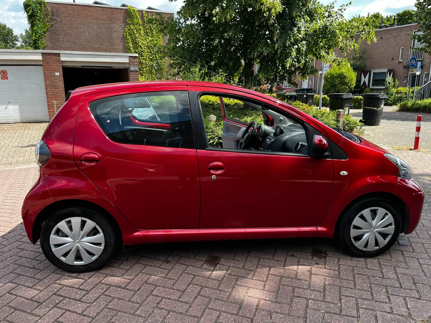 Toyota Aygo Aygo 1.0-12V Comfort Navigator Rood - 1