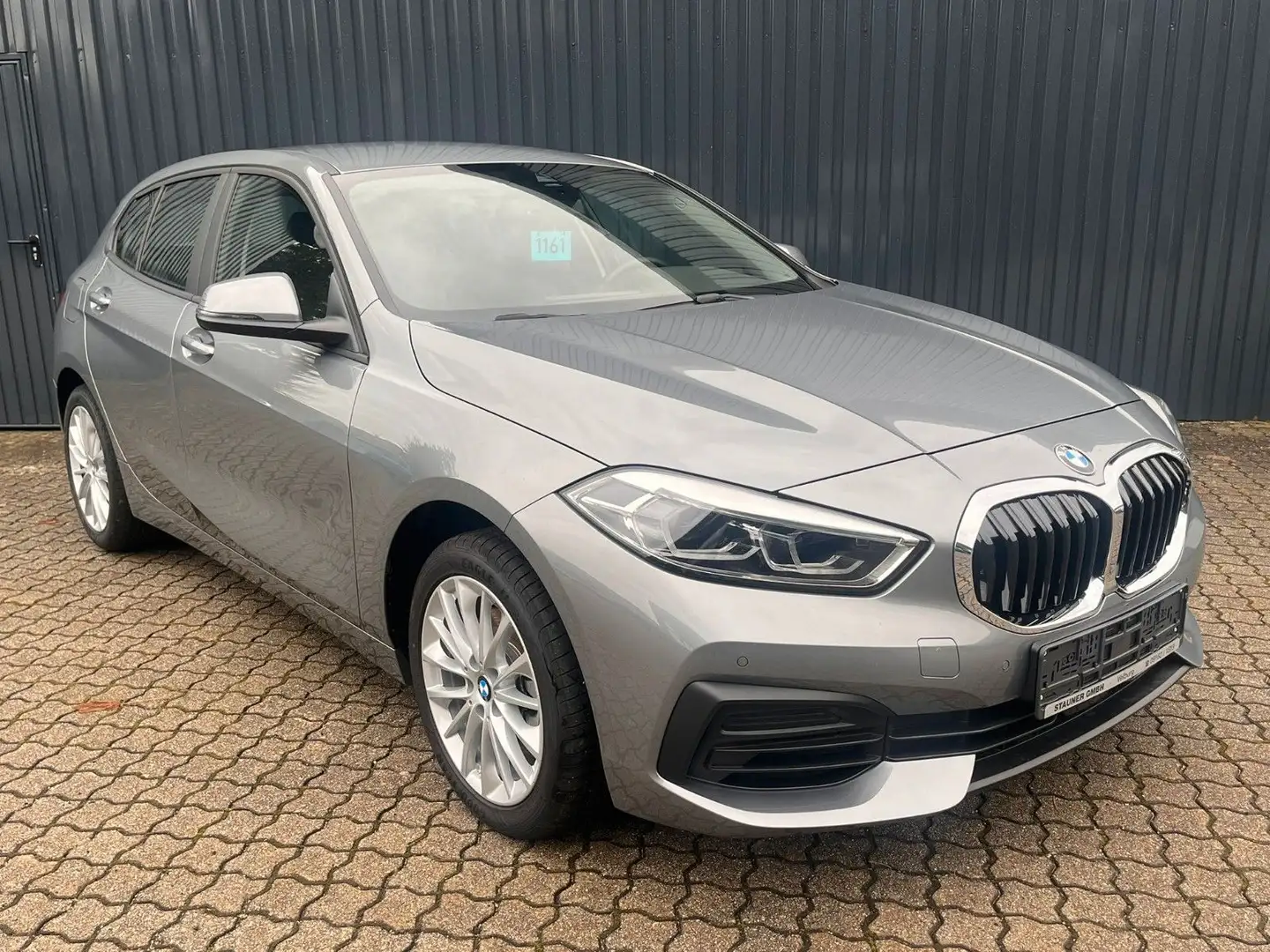 BMW 118 i 5-Türer/ Lenkradheiz/DrivingAss/Komfortzug Grijs - 2