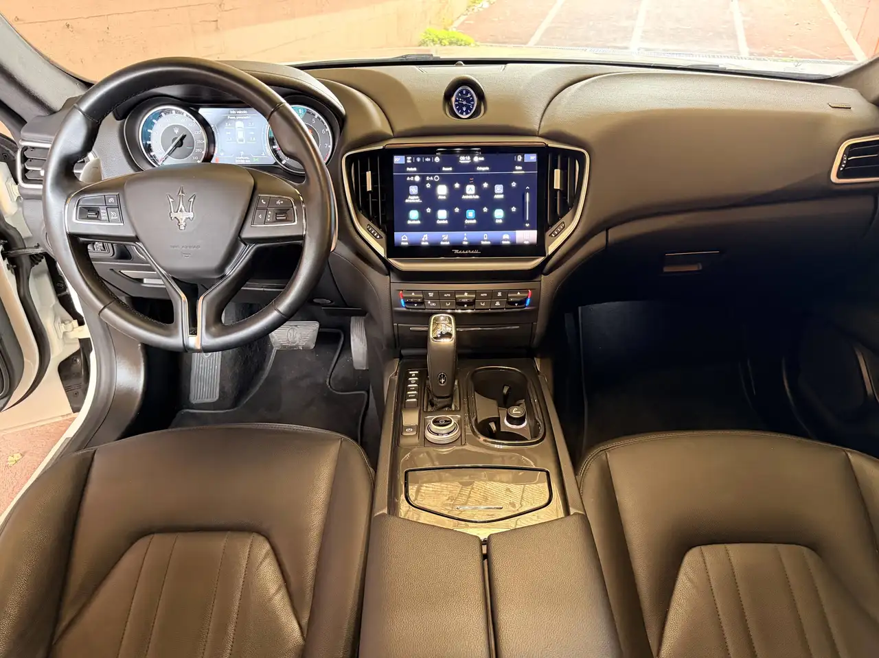 Maserati Ghibli 2023 — фото 10