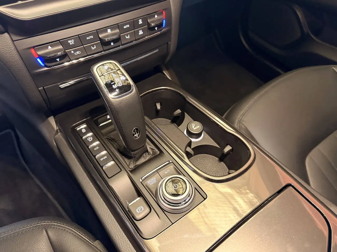 Maserati Ghibli 2023 — фото 14