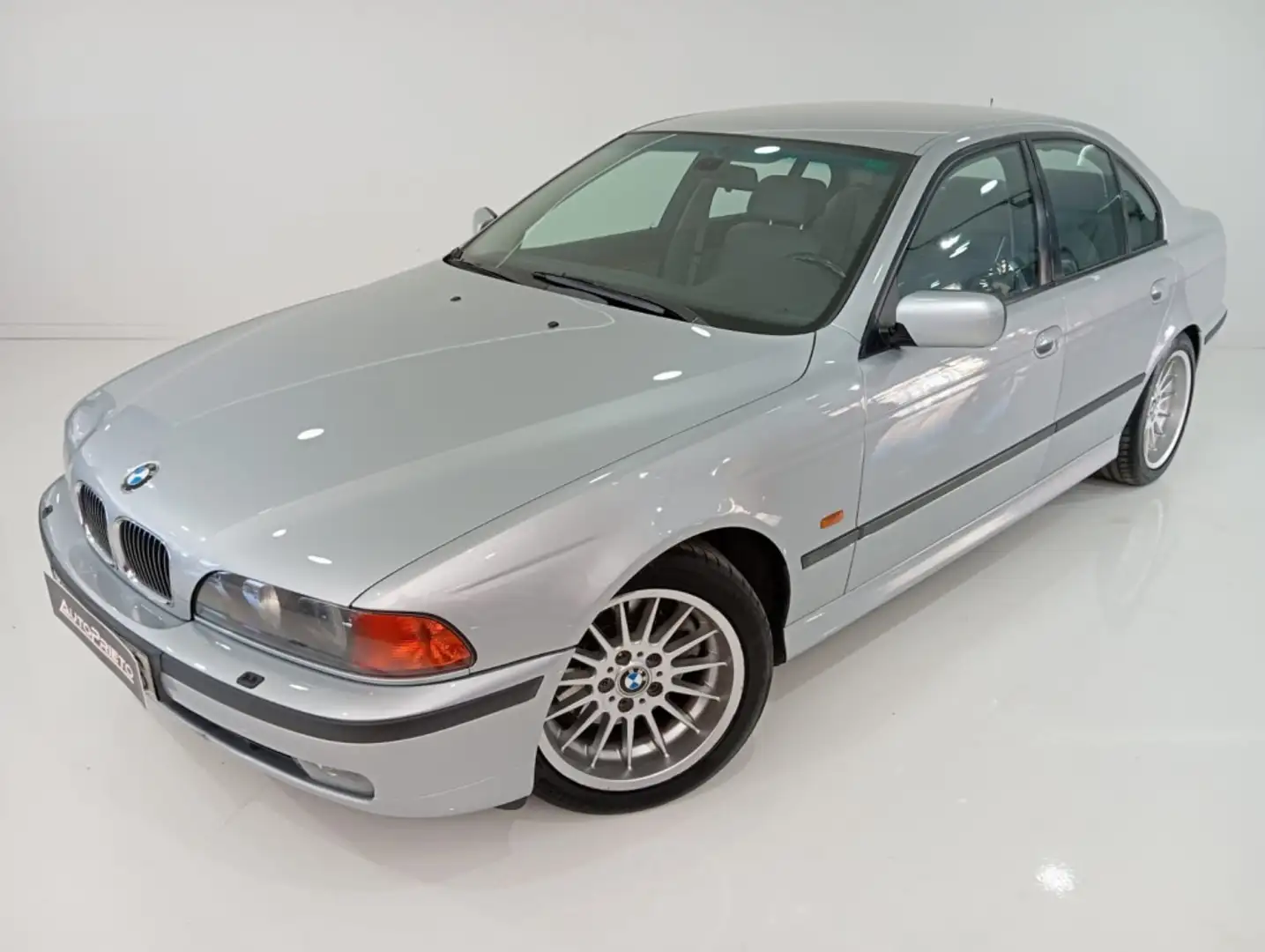 BMW 540 540i Touring Aut. Gris - 2