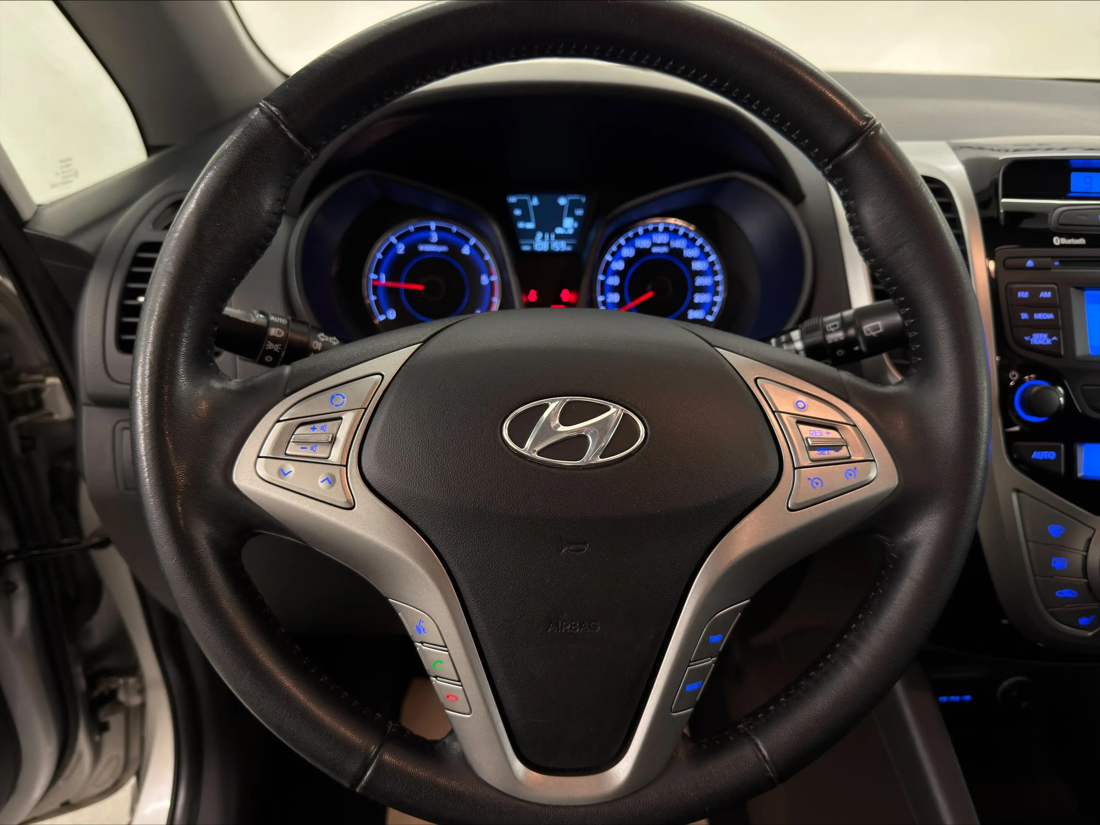 Hyundai iX20 1,4 CRDi Comfort*SHZ*PDC* — photo 12
