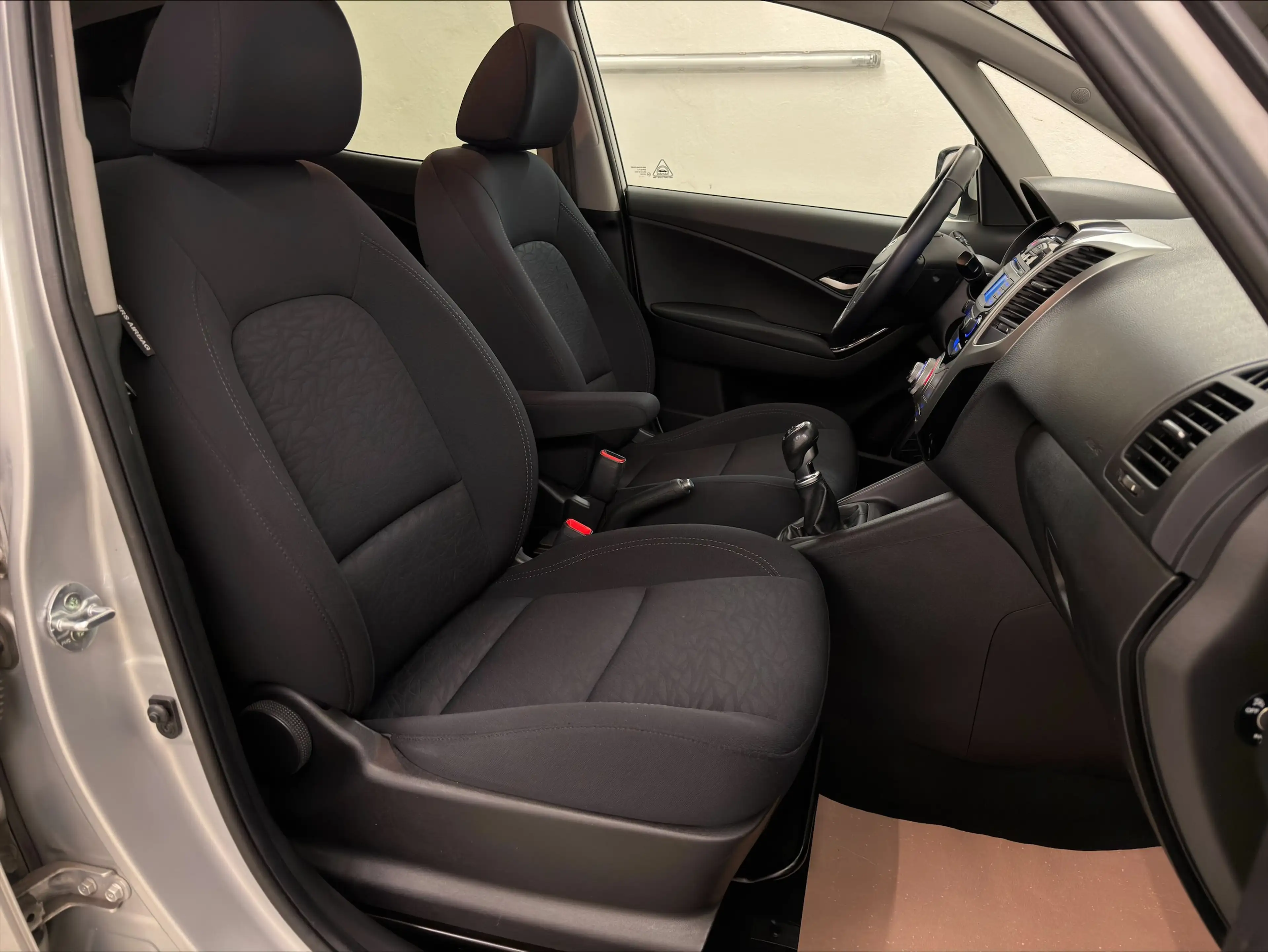 Hyundai iX20 1,4 CRDi Comfort*SHZ*PDC* — photo 8