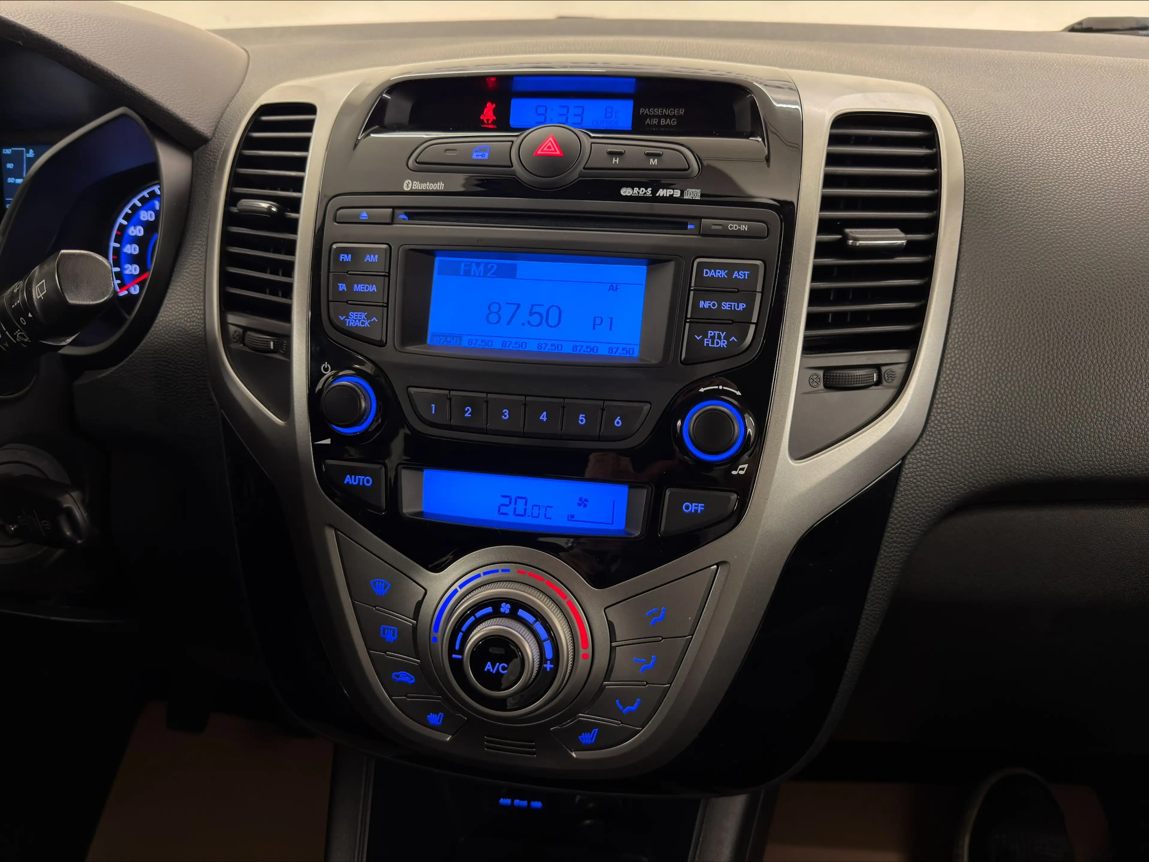 Hyundai iX20 1,4 CRDi Comfort*SHZ*PDC* — photo 14