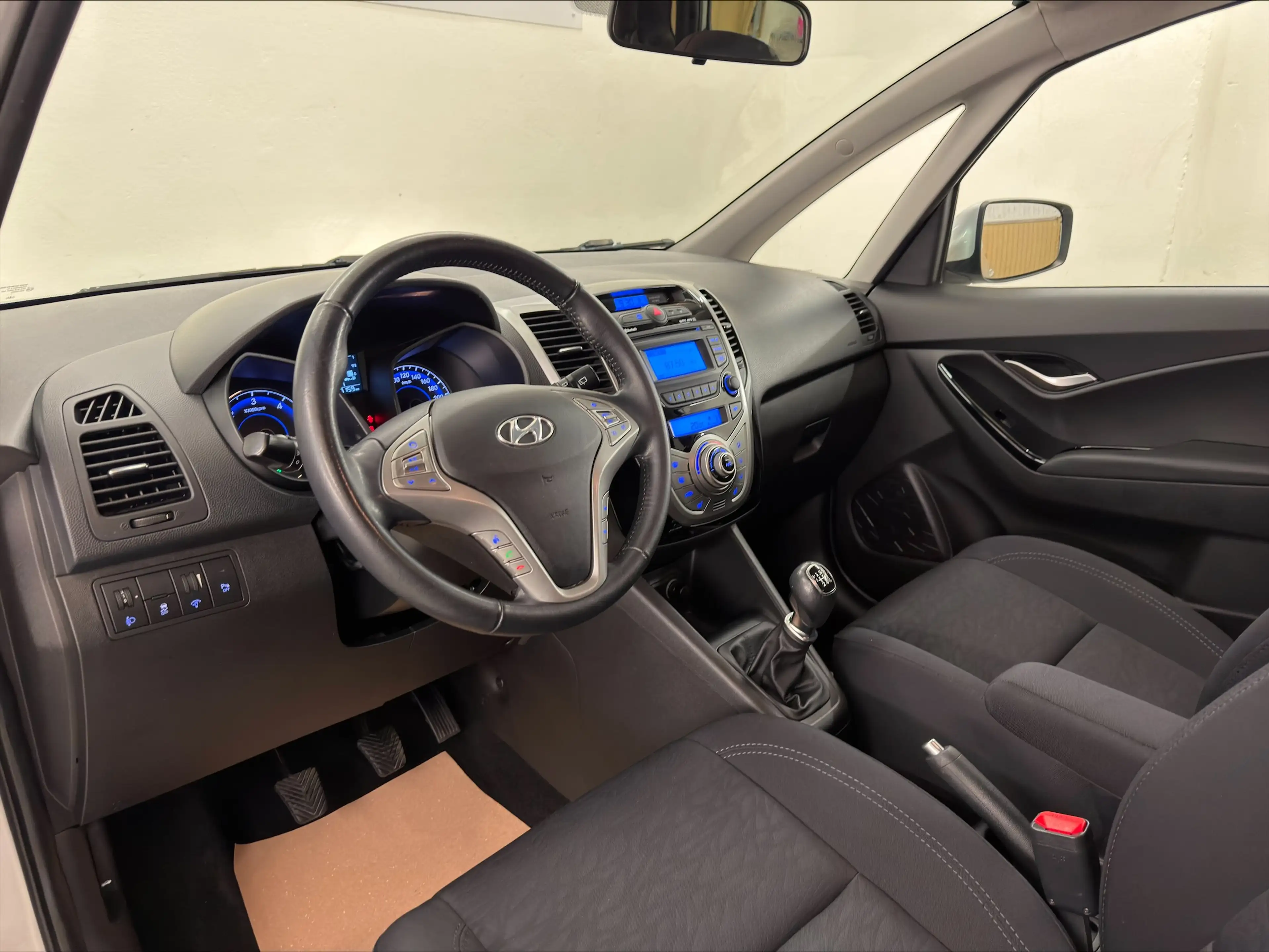 Hyundai iX20 1,4 CRDi Comfort*SHZ*PDC* — photo 9