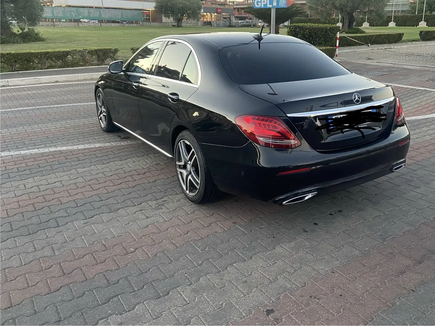 Mercedes-Benz E 200 d Premium Plus auto - 2