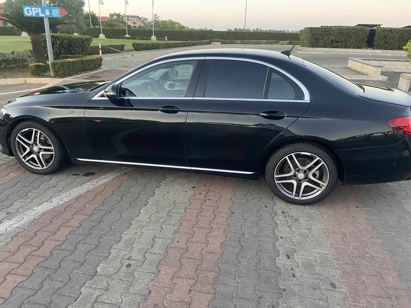 Mercedes-Benz E 200 d Premium Plus auto - 1