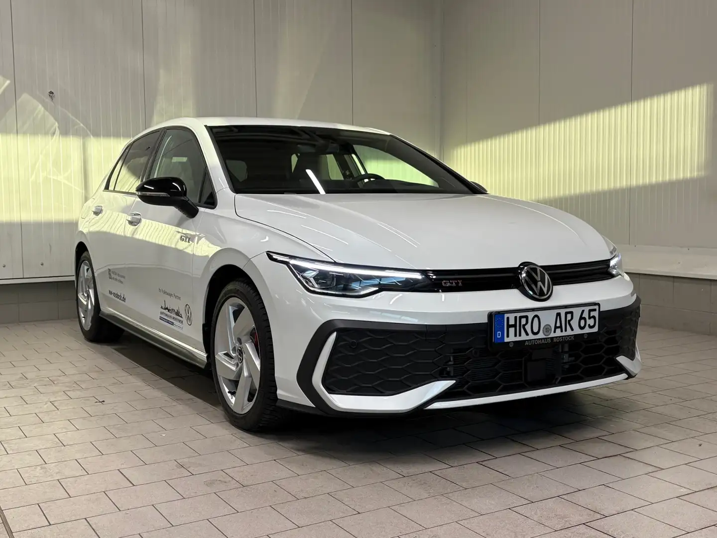 Volkswagen Golf VIII GTI 2.0 TSI DSG NAVI LED-PLUS SOUNDSYSTEM Weiß - 2