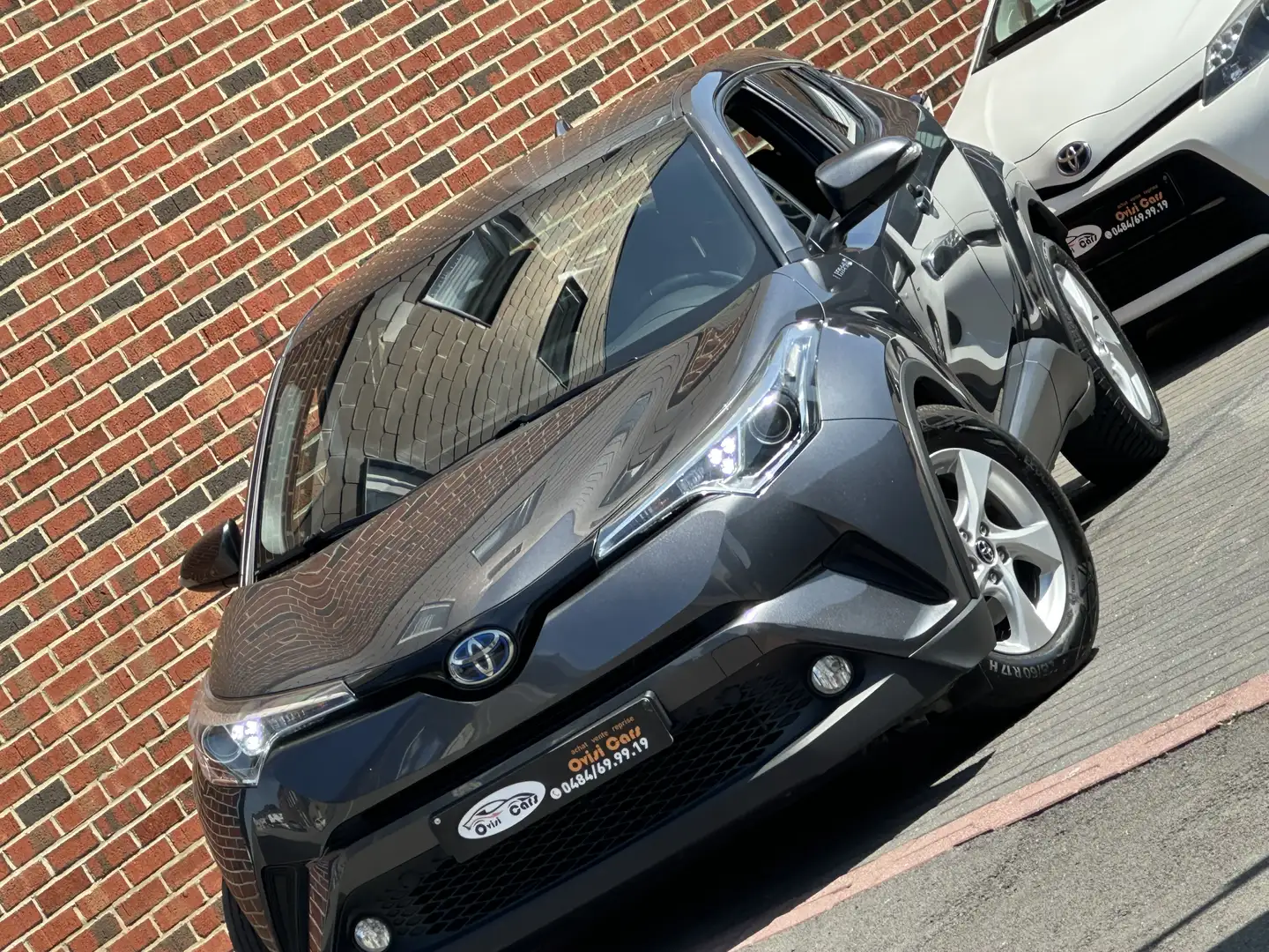 Toyota C-HR // 8.2028 GARANTIE TOYOTA // PARFAIT ÉTAT // Gris - 1