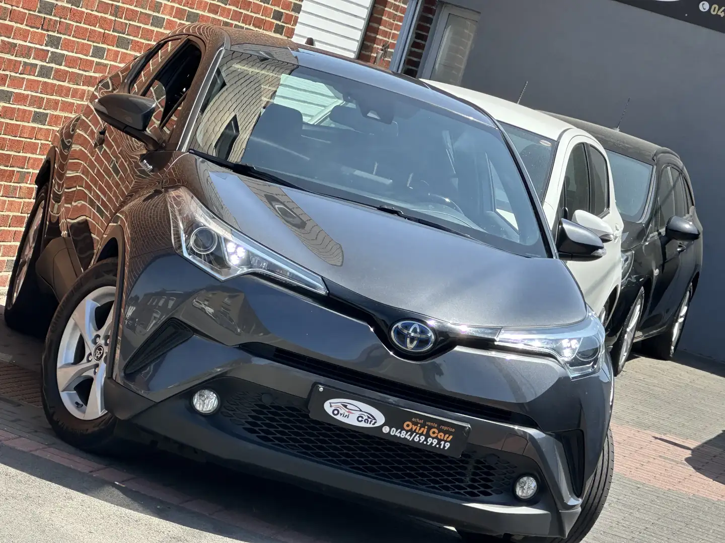 Toyota C-HR // 8.2028 GARANTIE TOYOTA // PARFAIT ÉTAT // Gris - 2