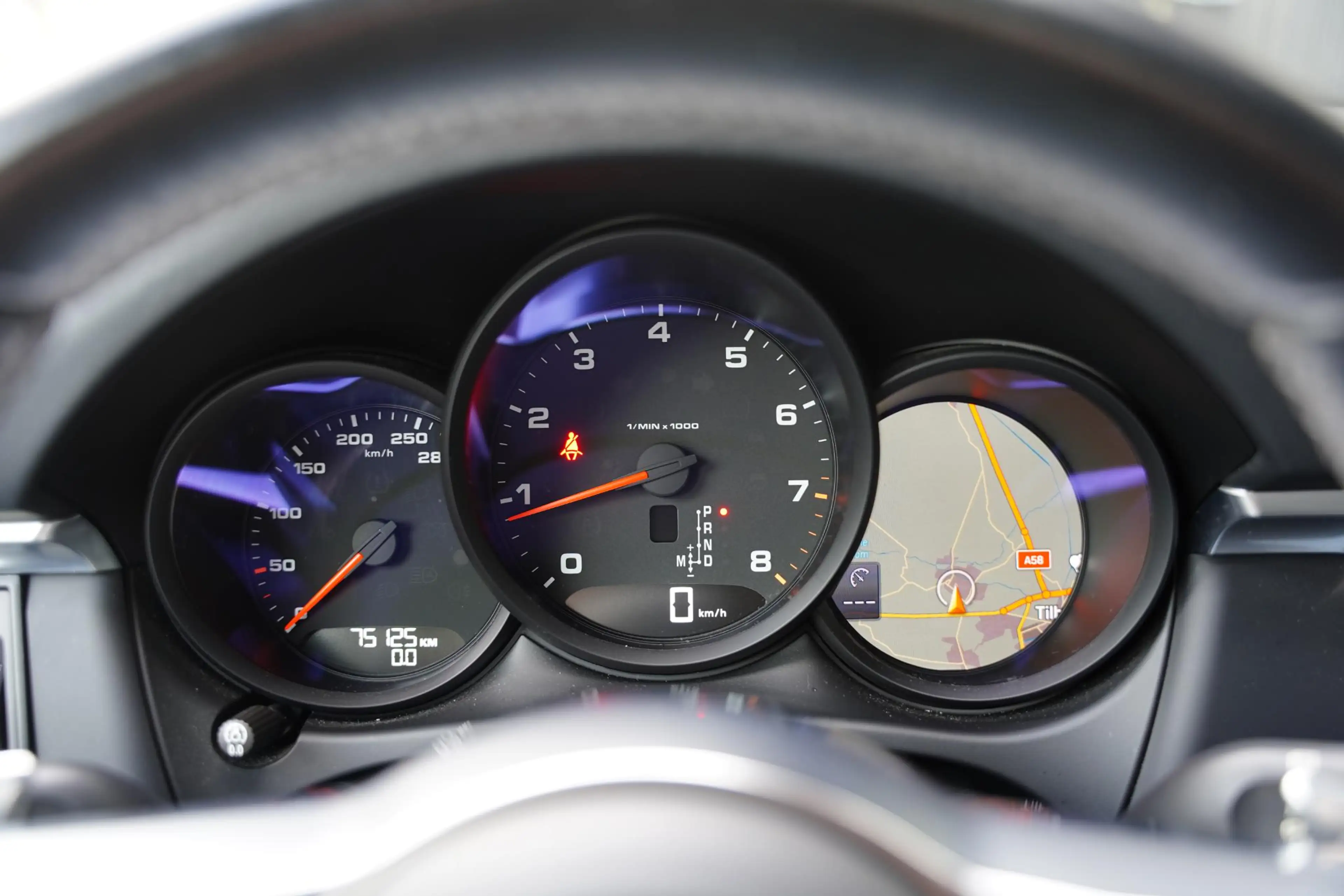 Porsche Macan 2.0 / Luchtvering / Panoramadak — photo 9