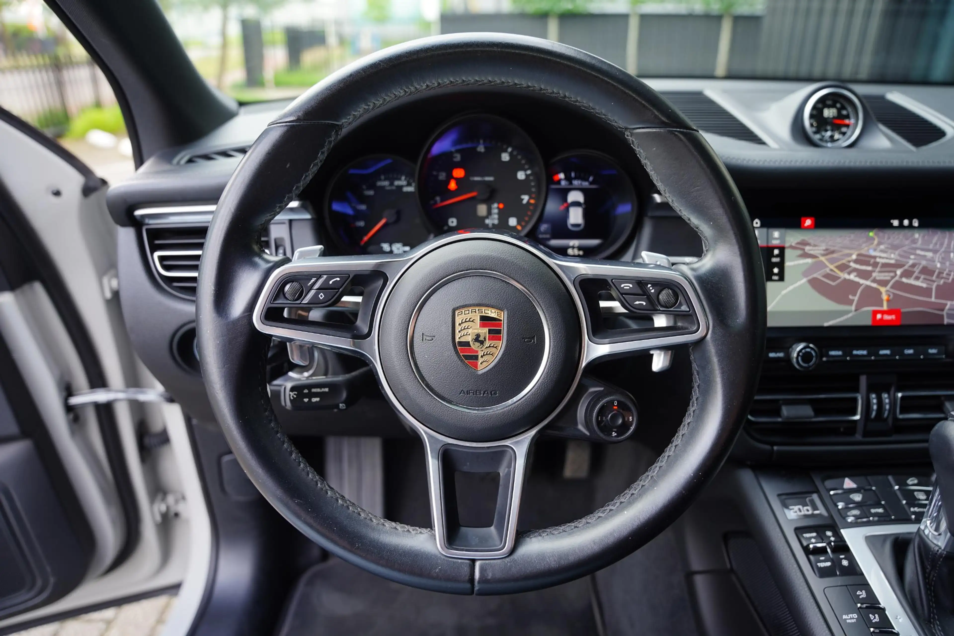 Porsche Macan 2.0 / Luchtvering / Panoramadak — photo 8
