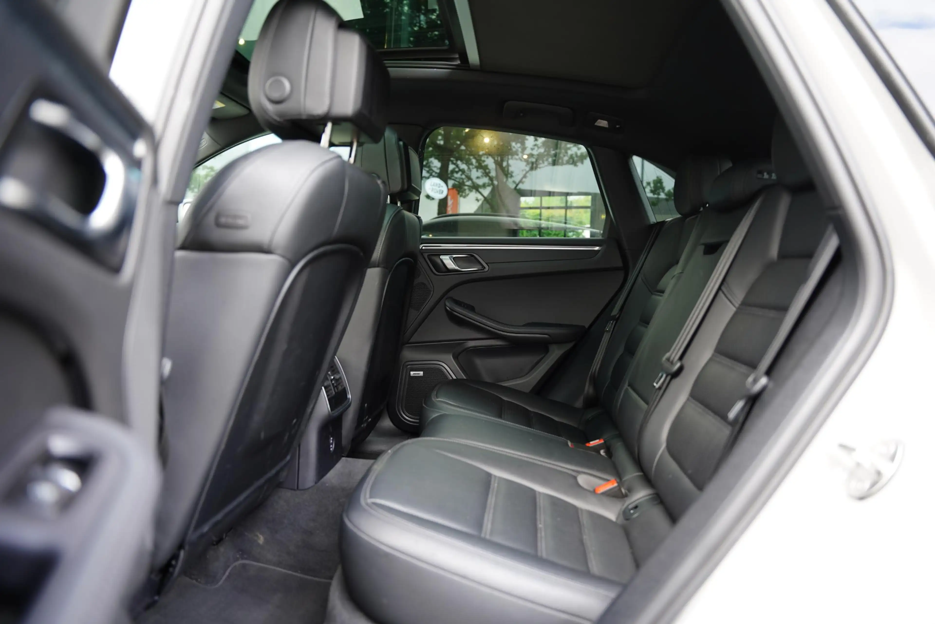 Porsche Macan 2.0 / Luchtvering / Panoramadak — photo 7