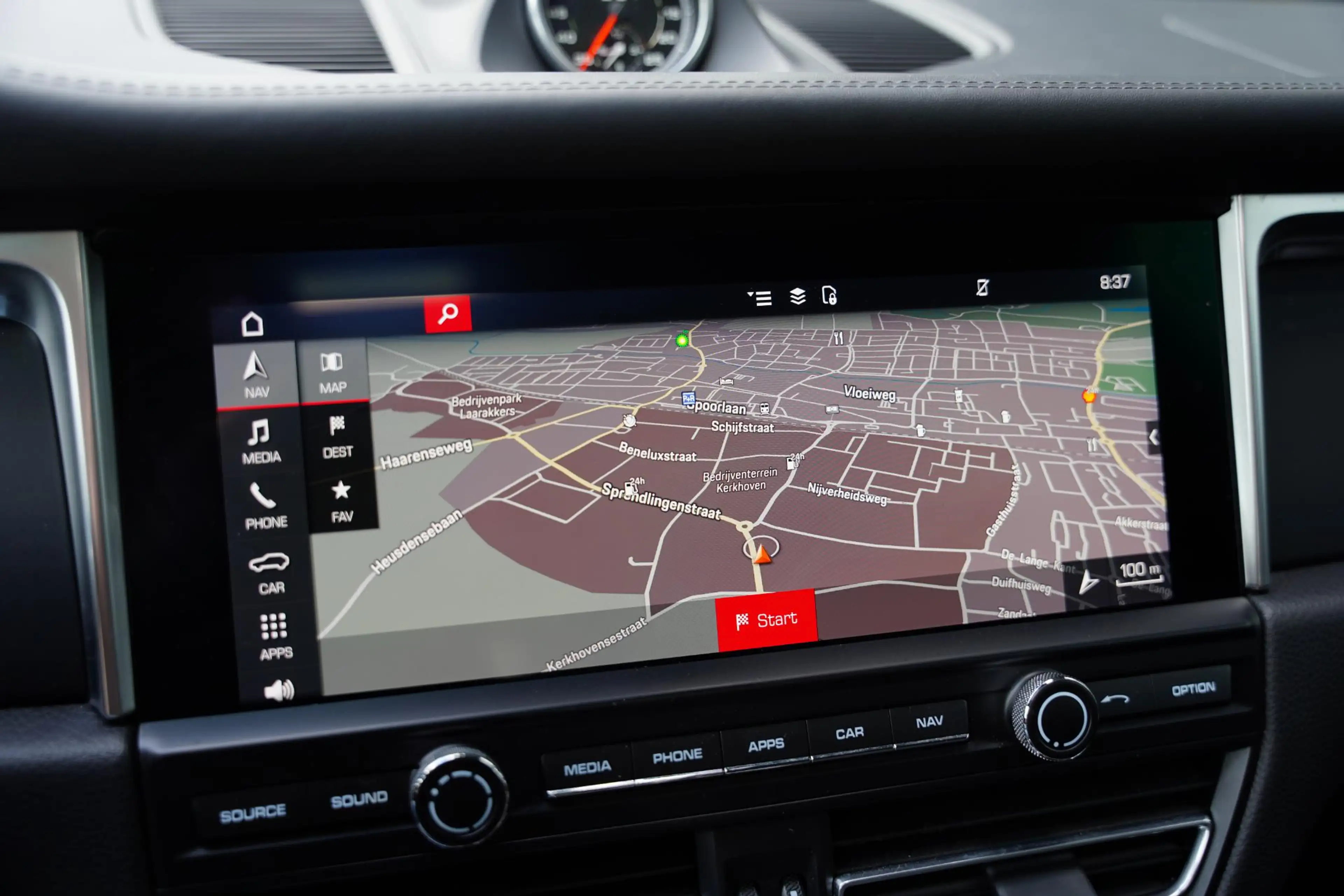 Porsche Macan 2.0 / Luchtvering / Panoramadak — photo 11