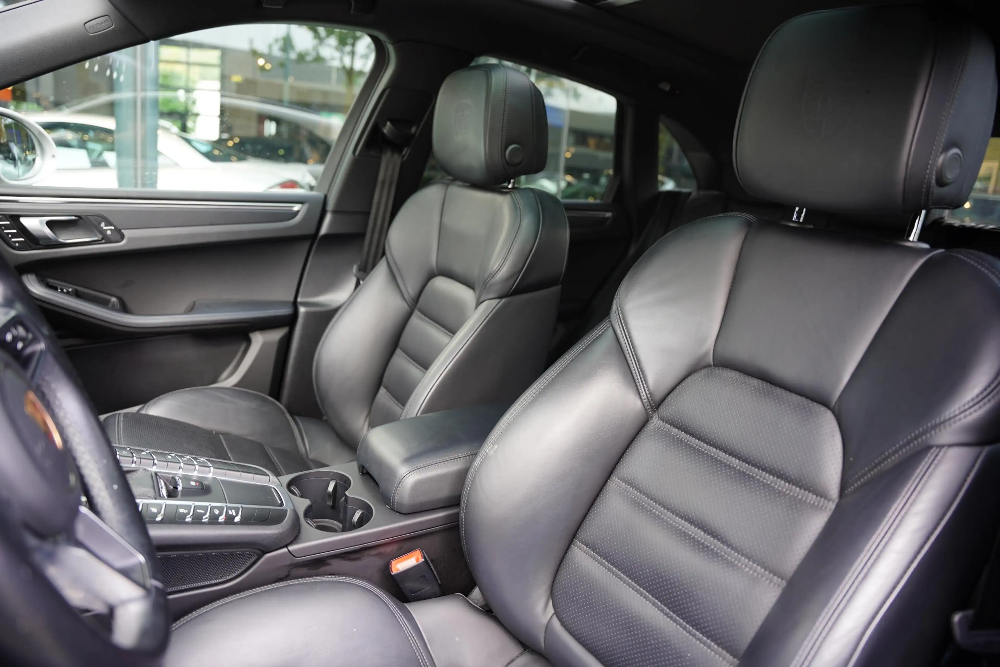 Porsche Macan 2.0 / Luchtvering / Panoramadak — photo 6