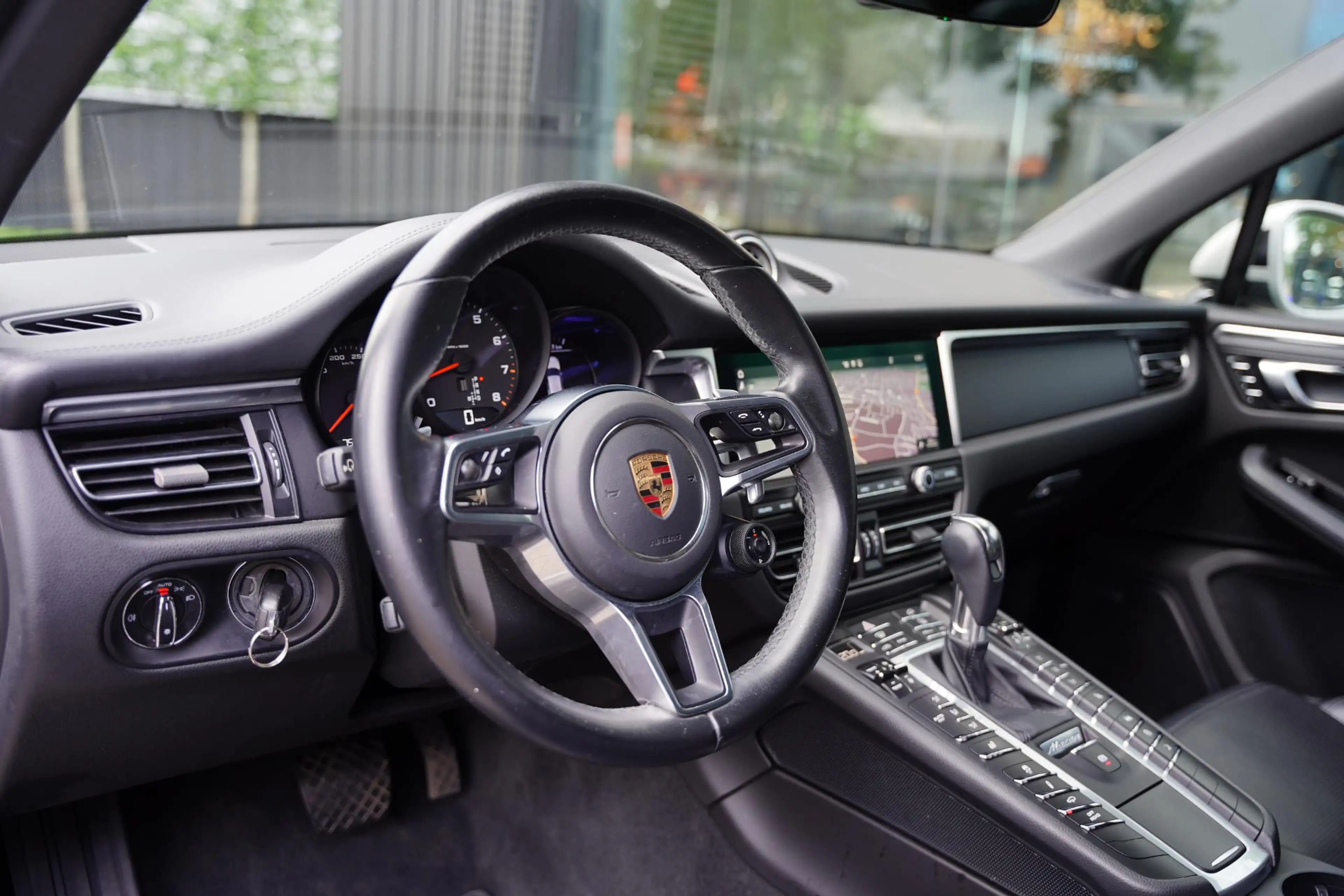 Porsche Macan 2.0 / Luchtvering / Panoramadak — photo 4